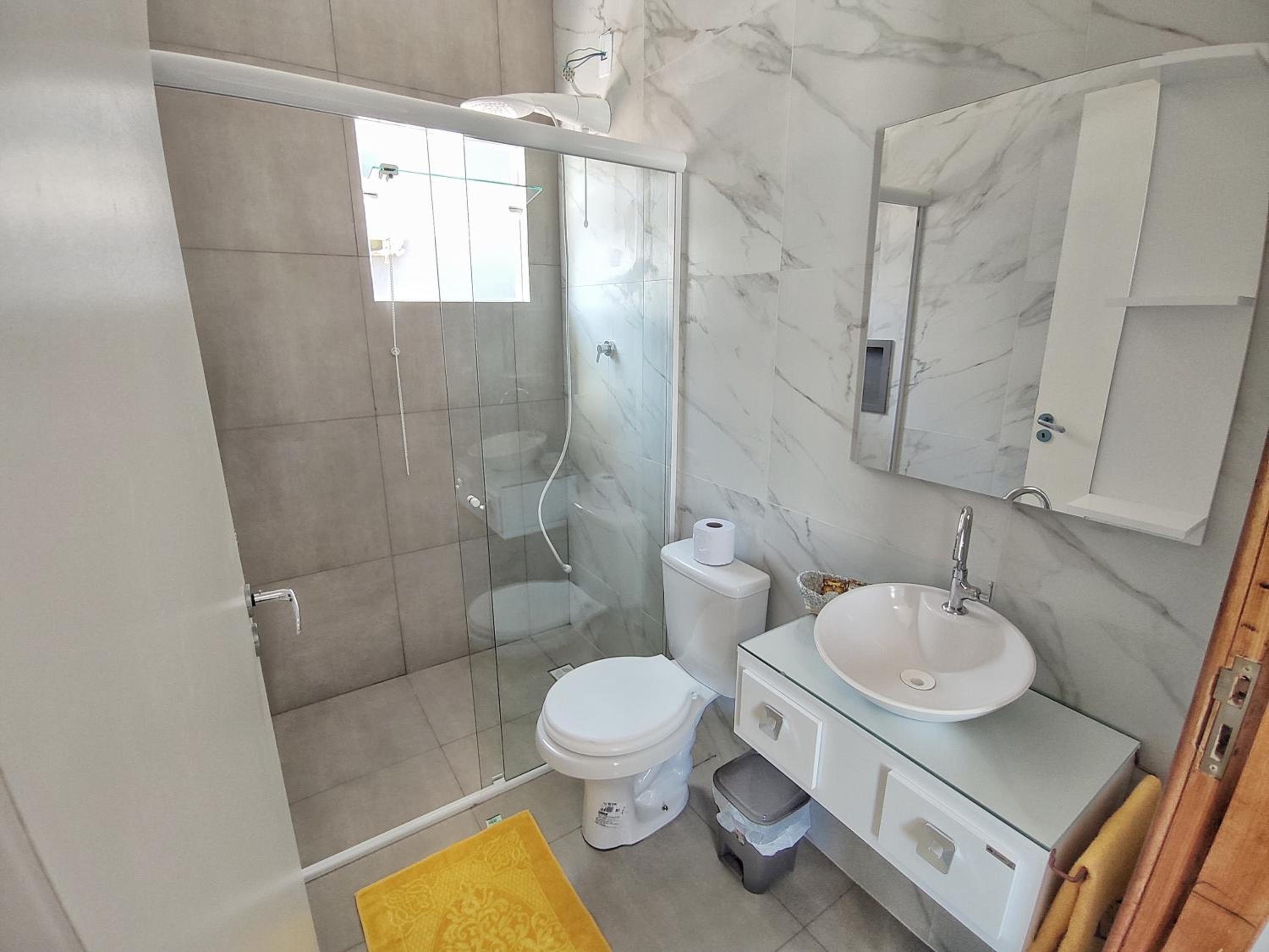 Family Room with Private Bathroom - Photo 5