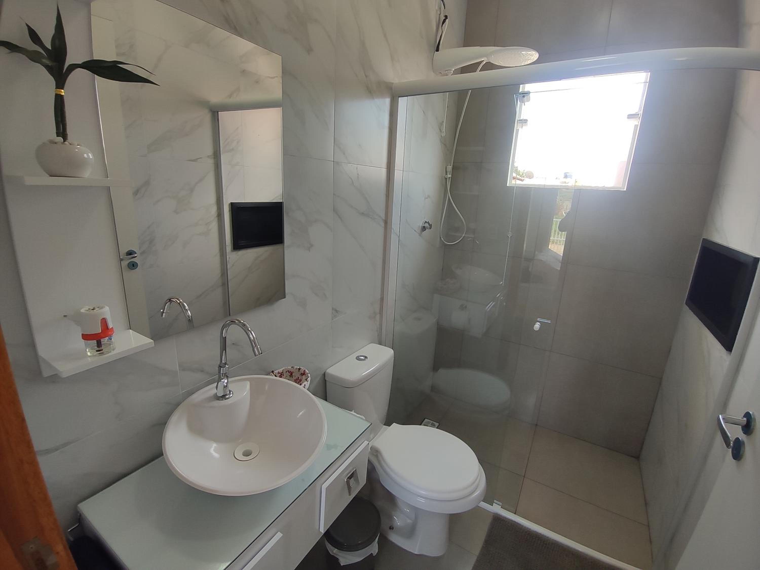 Large Double Room - Photo 3