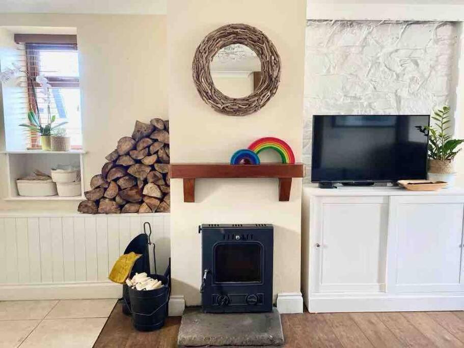 Three-Bedroom House photo 3