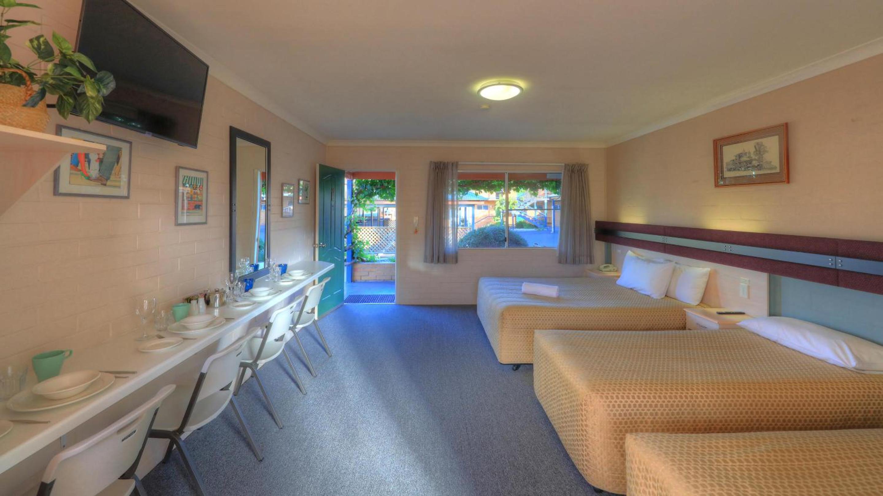 Family Room with Garden View