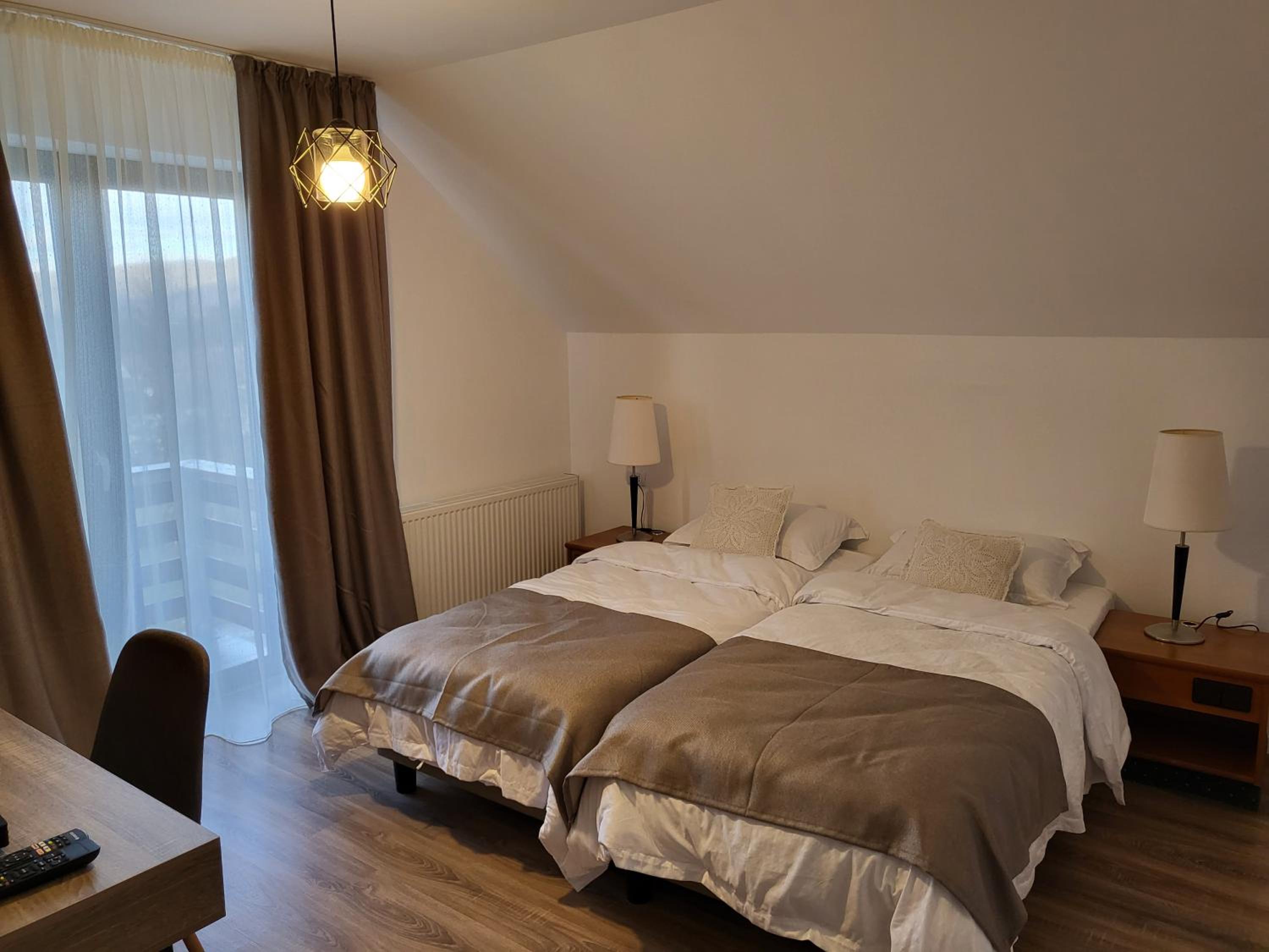 Double Room with Private Bathroom - Photo 1
