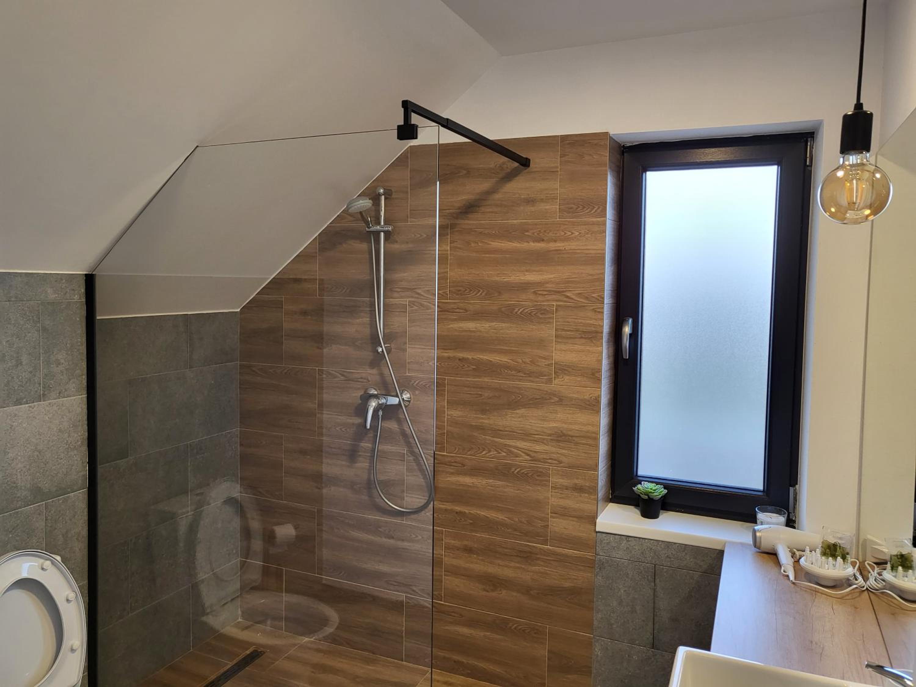 Double Room with Private Bathroom - Photo 4