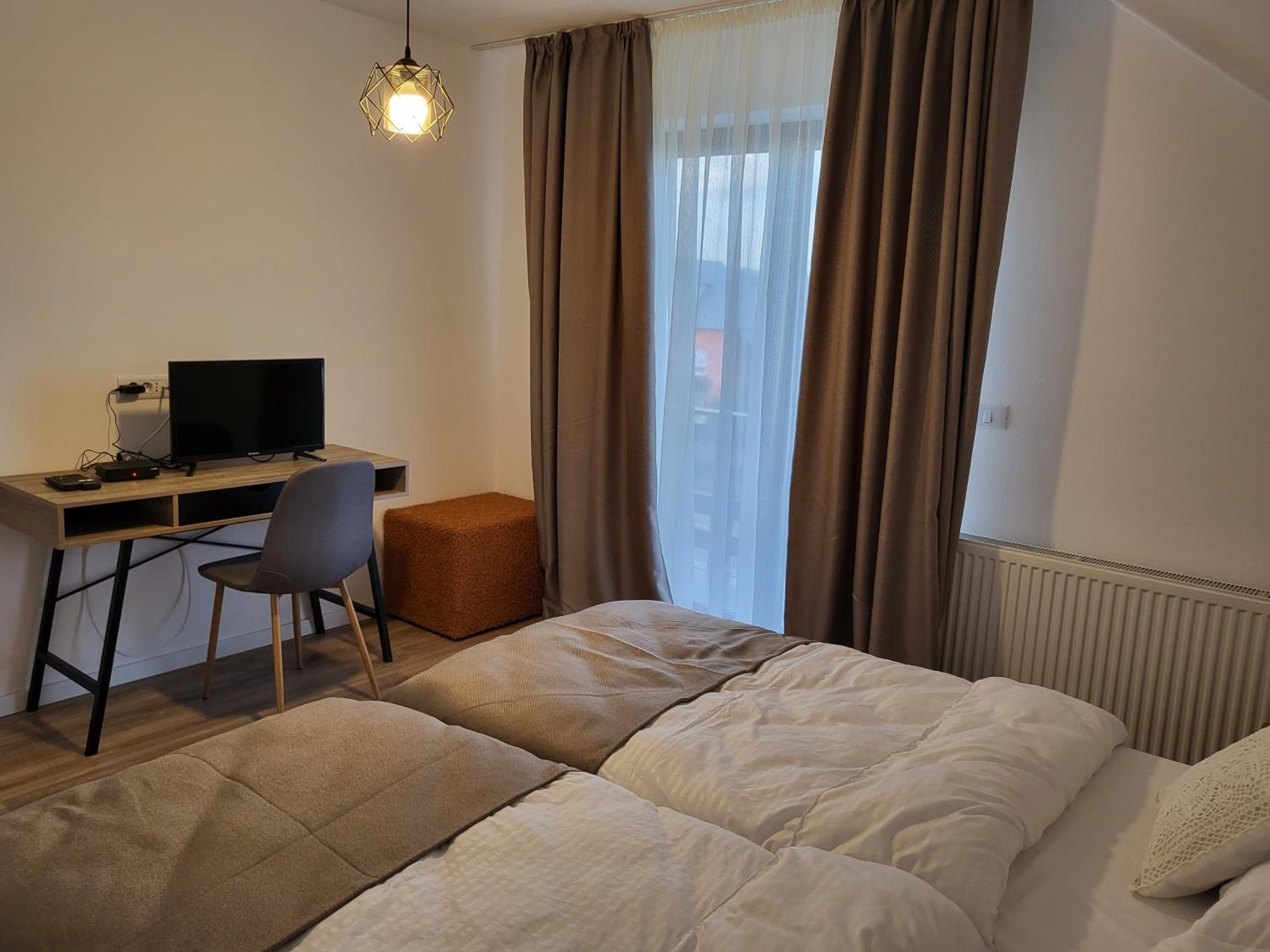 Double Room with Private Bathroom - Photo 5