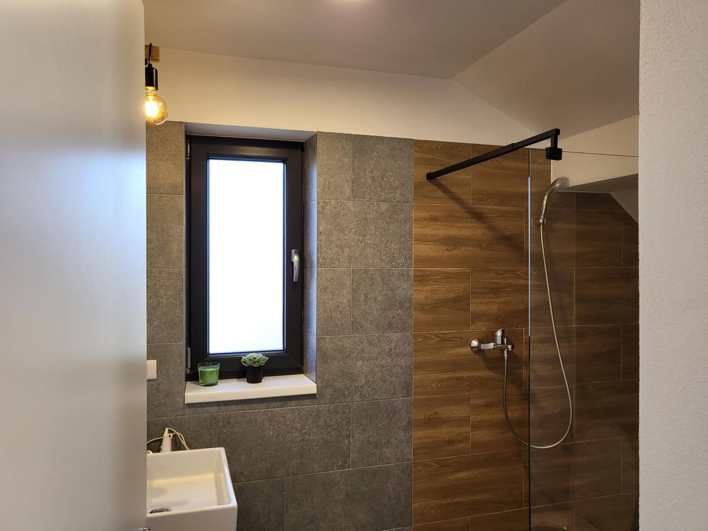 Double Room with Private Bathroom - Photo 6