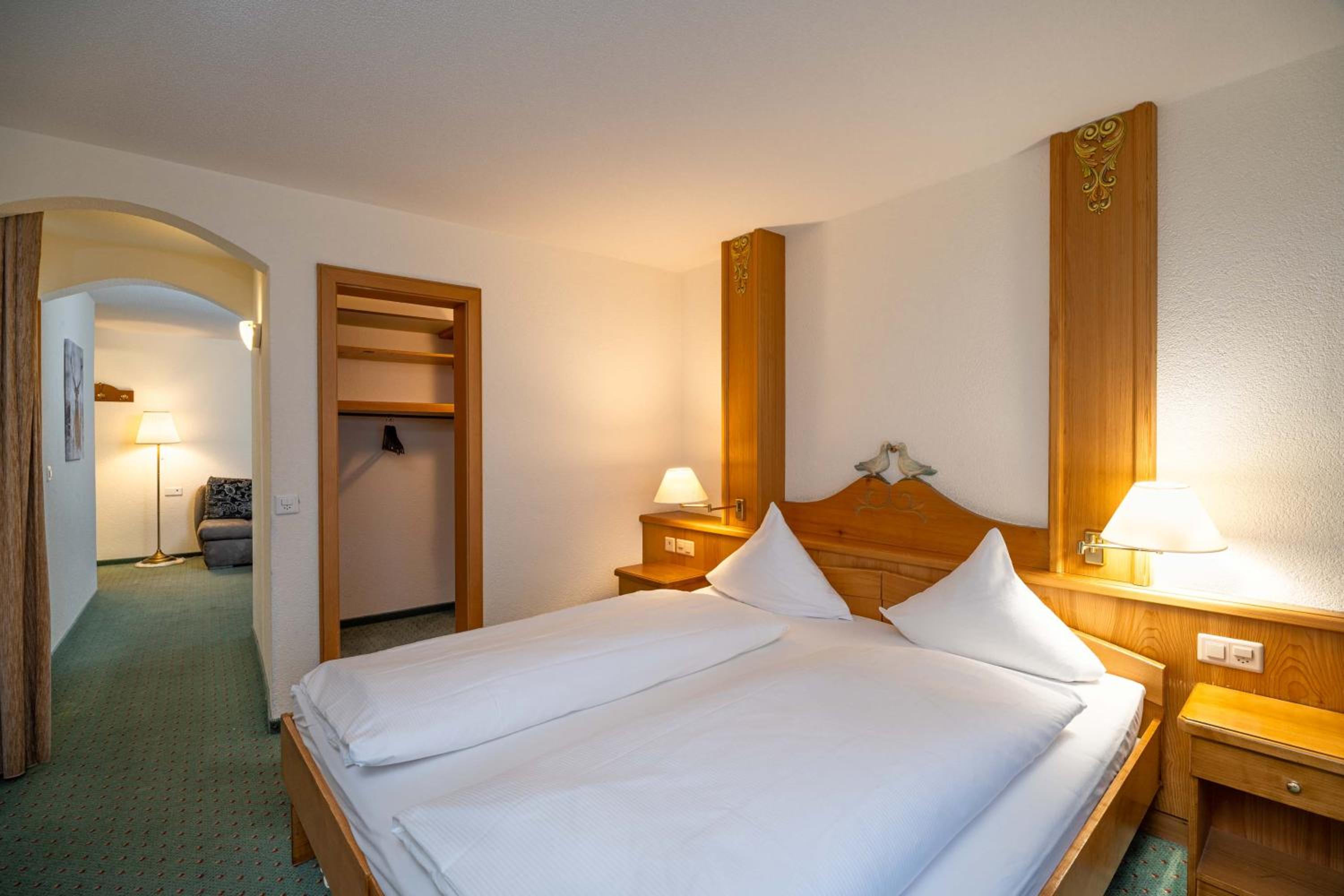 Suite with Balcony - Photo 14