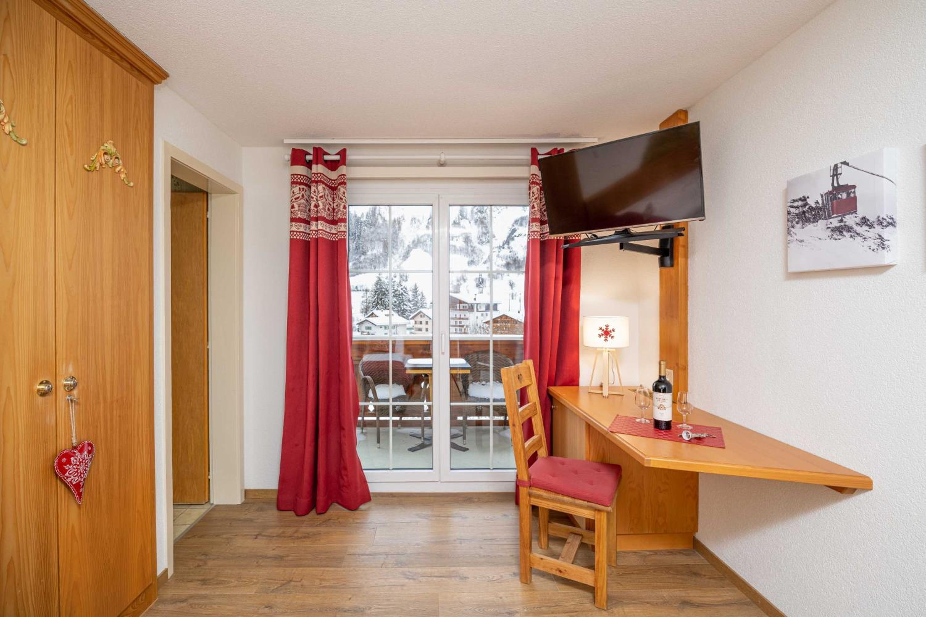 Double Room with Balcony - Photo 1