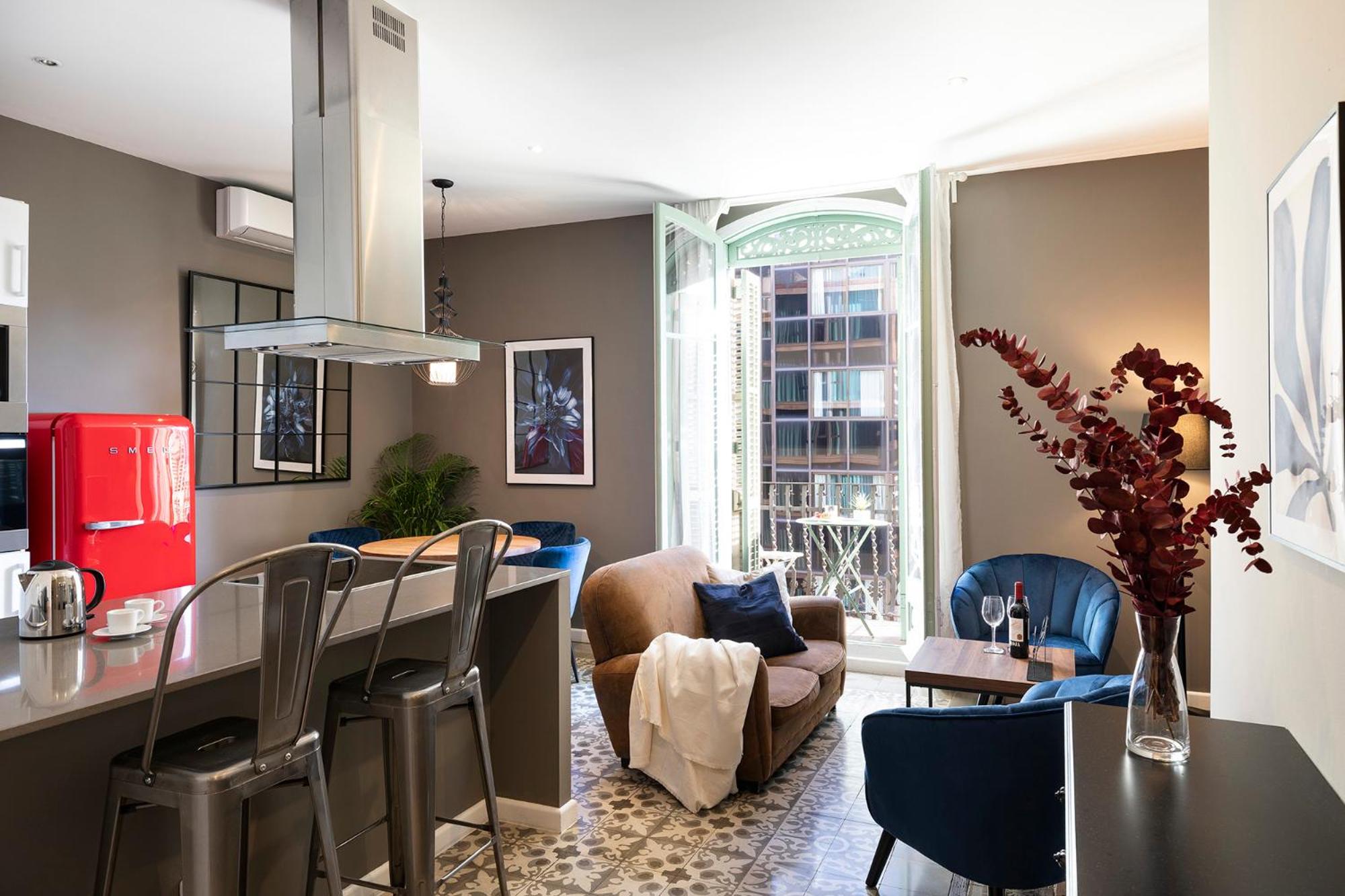 Two-Bedroom Apartment with Balcony (city views) photo 2