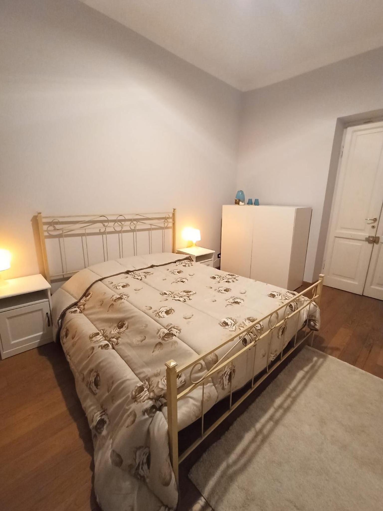 Double Room with Shared Bathroom photo 3