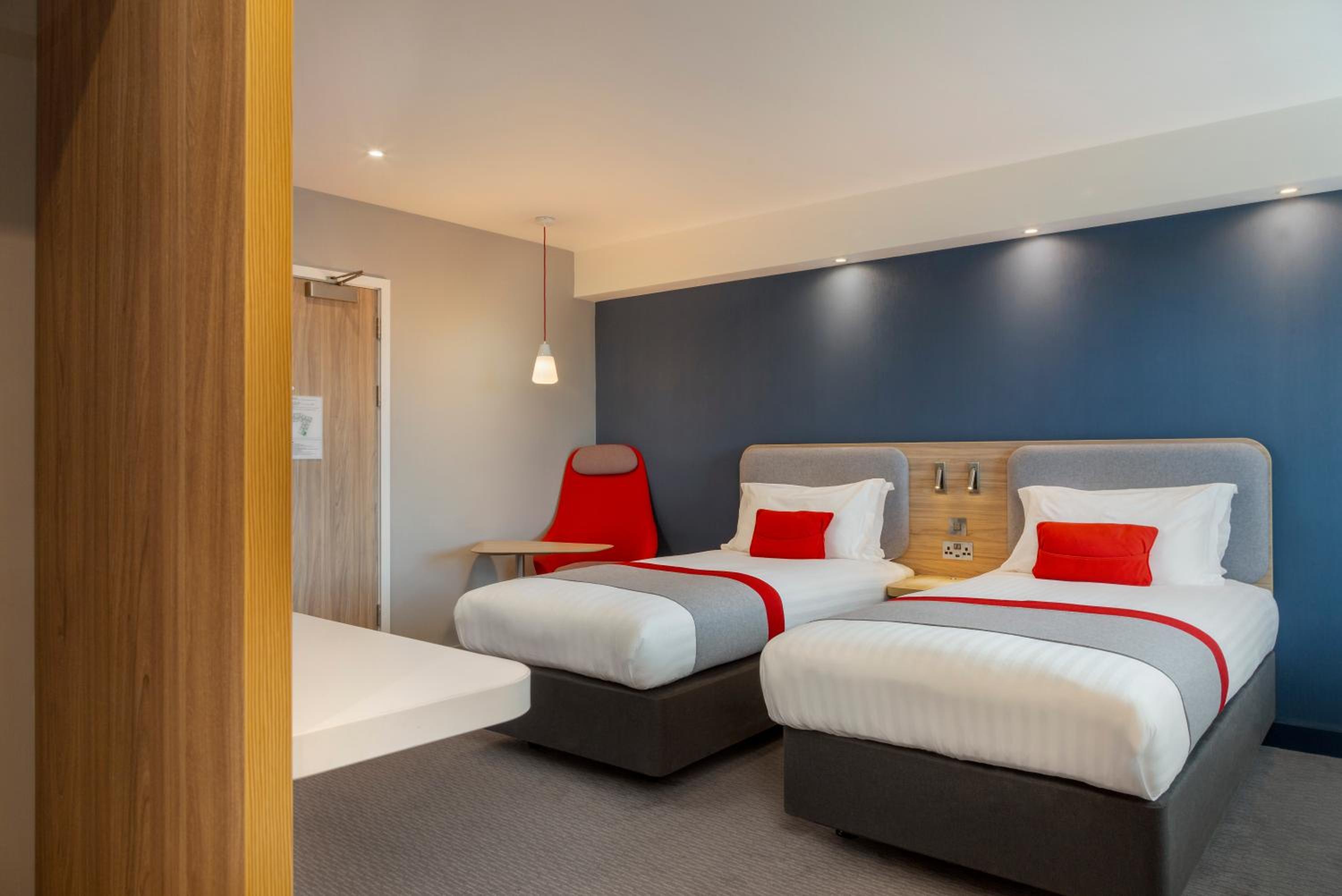 Standard Twin Room with Free Hot Breakfast