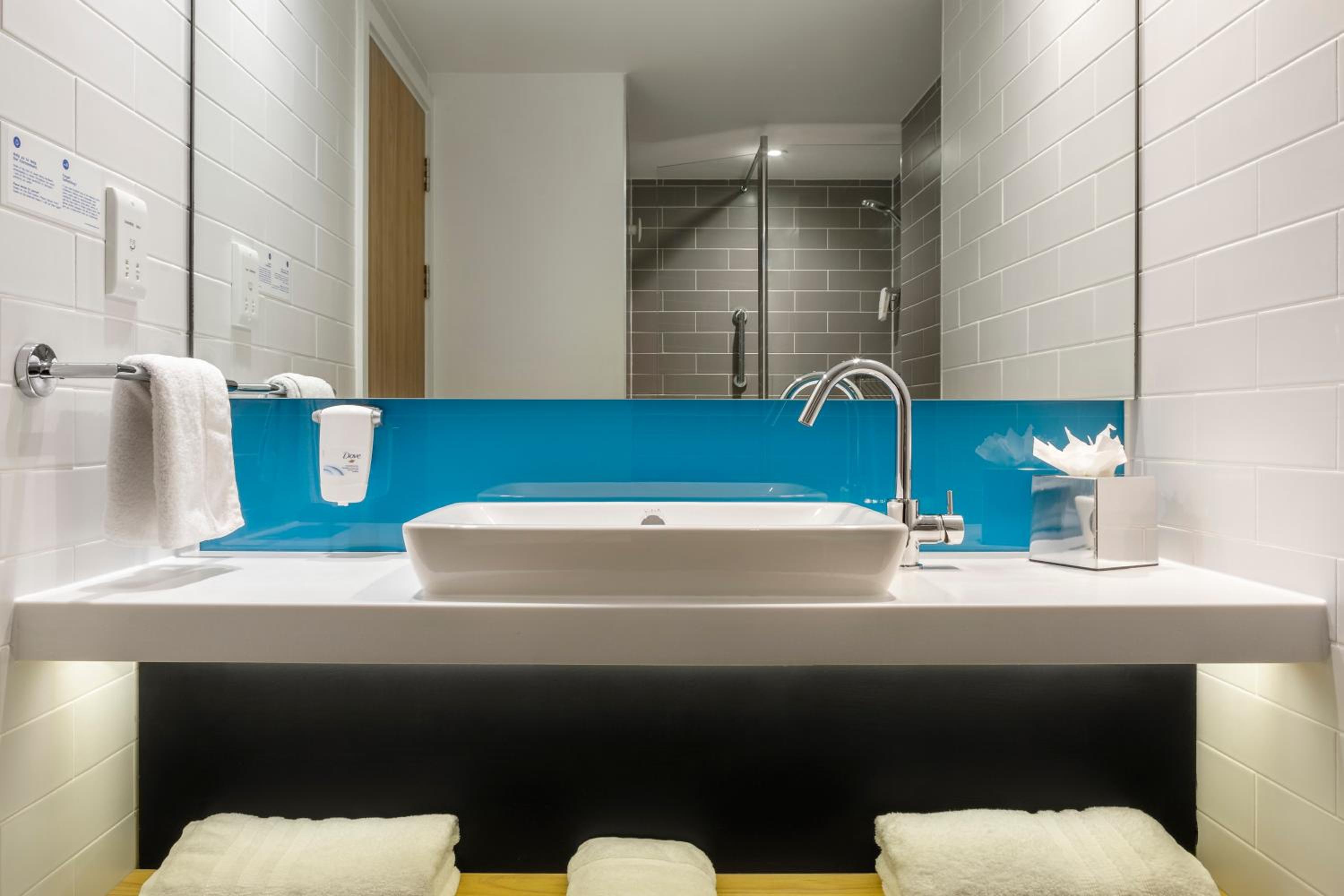Standard Twin Room with Free Hot Breakfast
