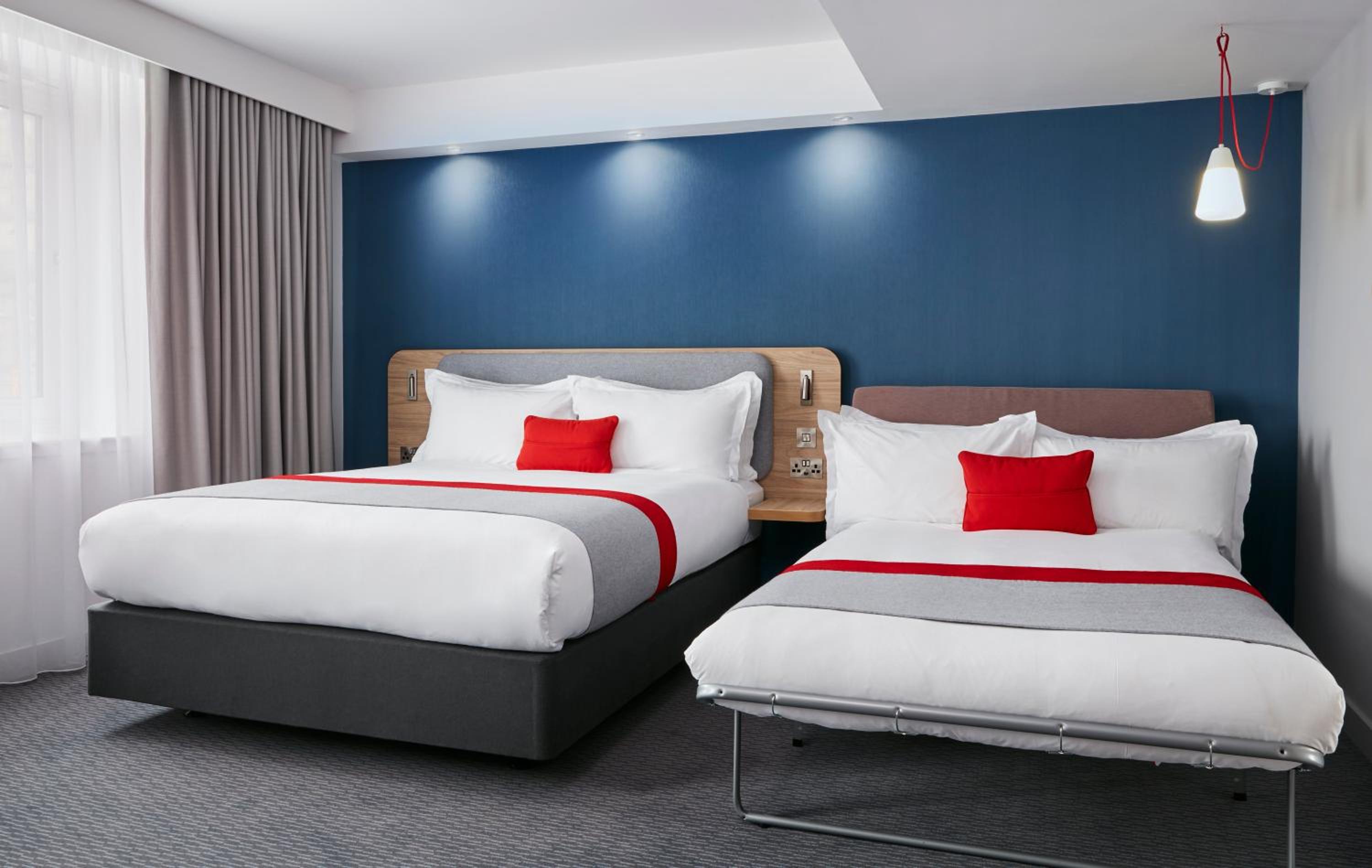 Standard Double Room with Single Sofa Bed and Free Hot Breakfast - Photo 10