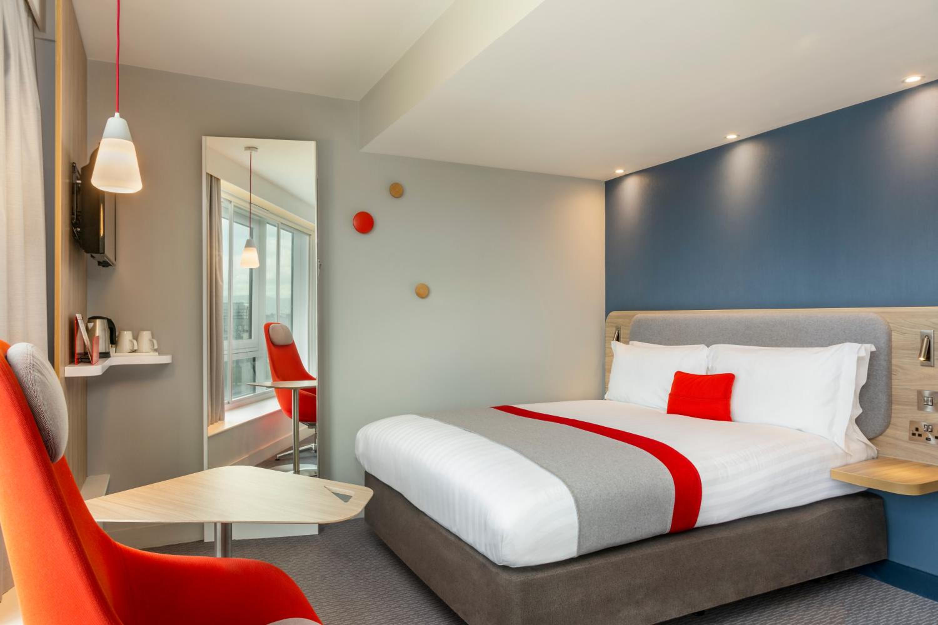 Standard Double Room with Free Hot Breakfast thumbnail 5