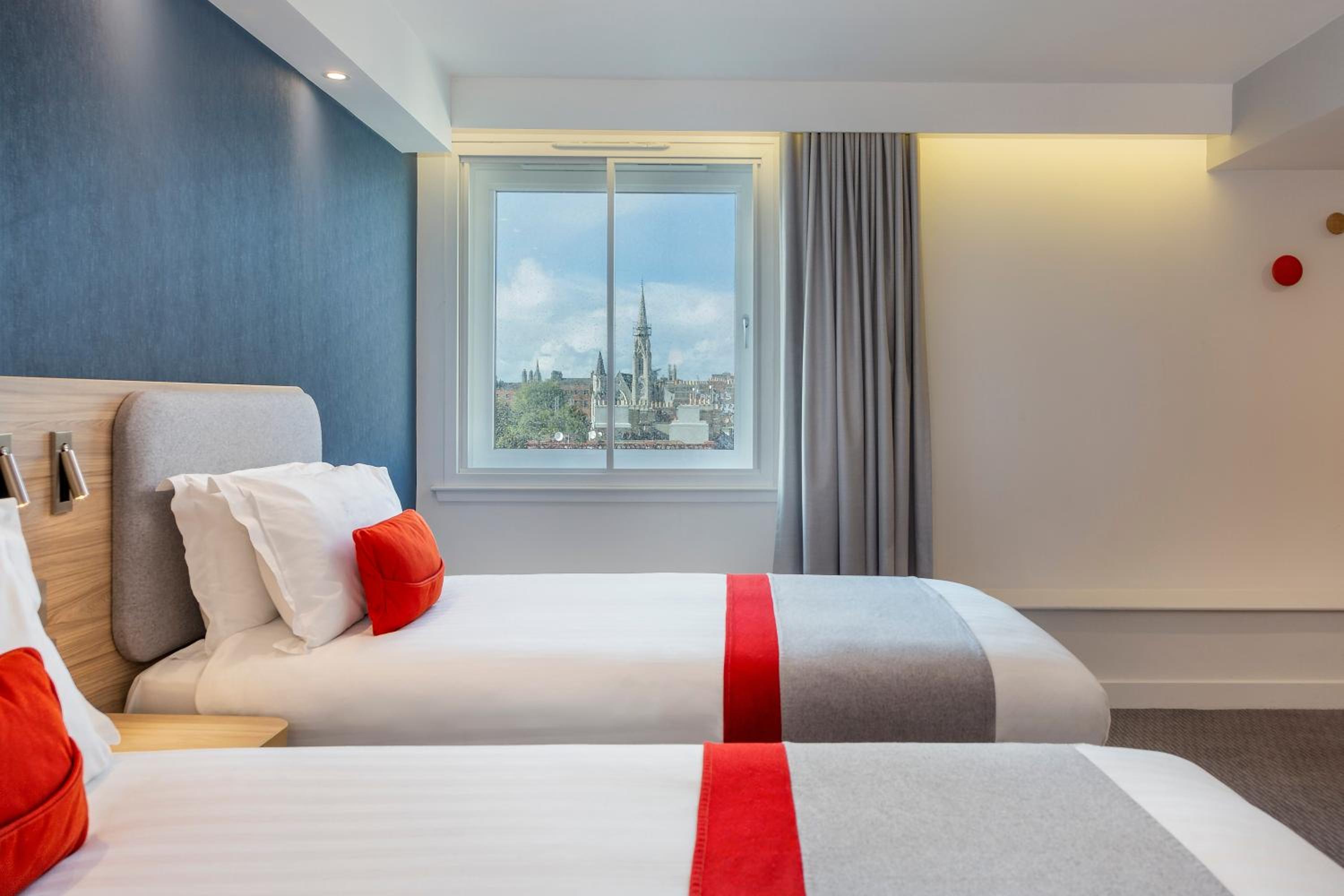 Standard Twin Room with Free Hot Breakfast - Photo 7