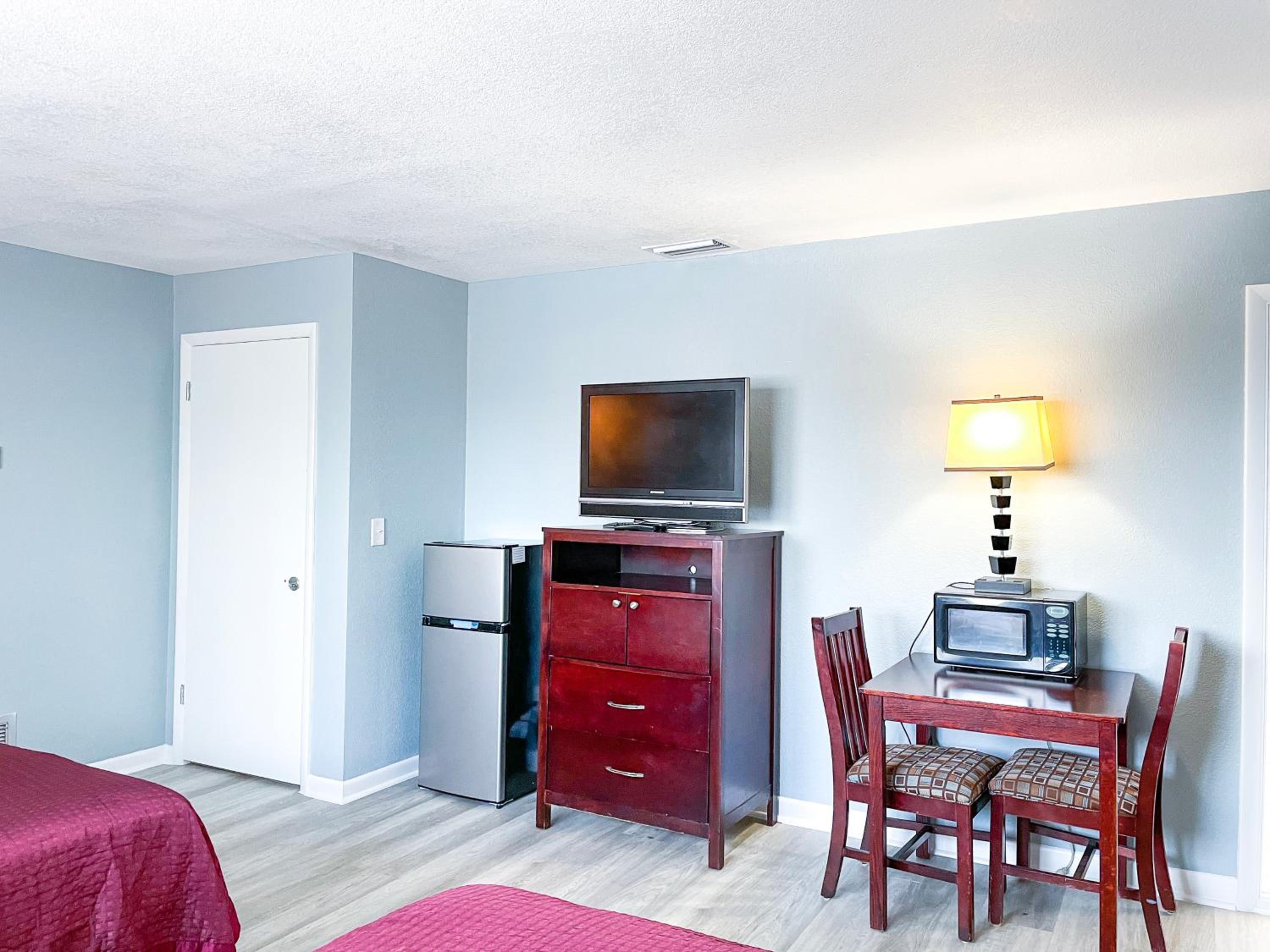 Deluxe Queen Suite photo 1