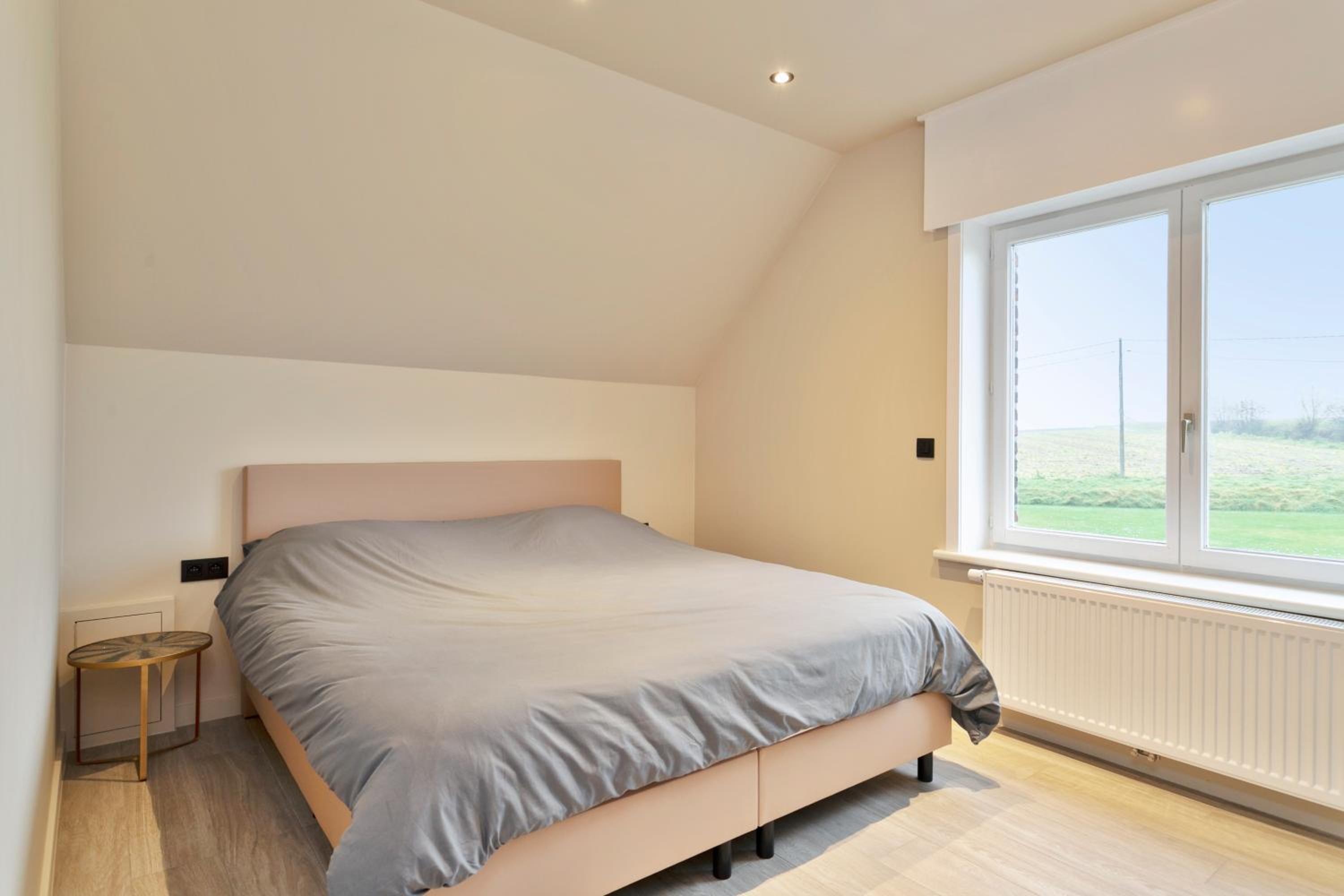 Five-Bedroom House photo 1