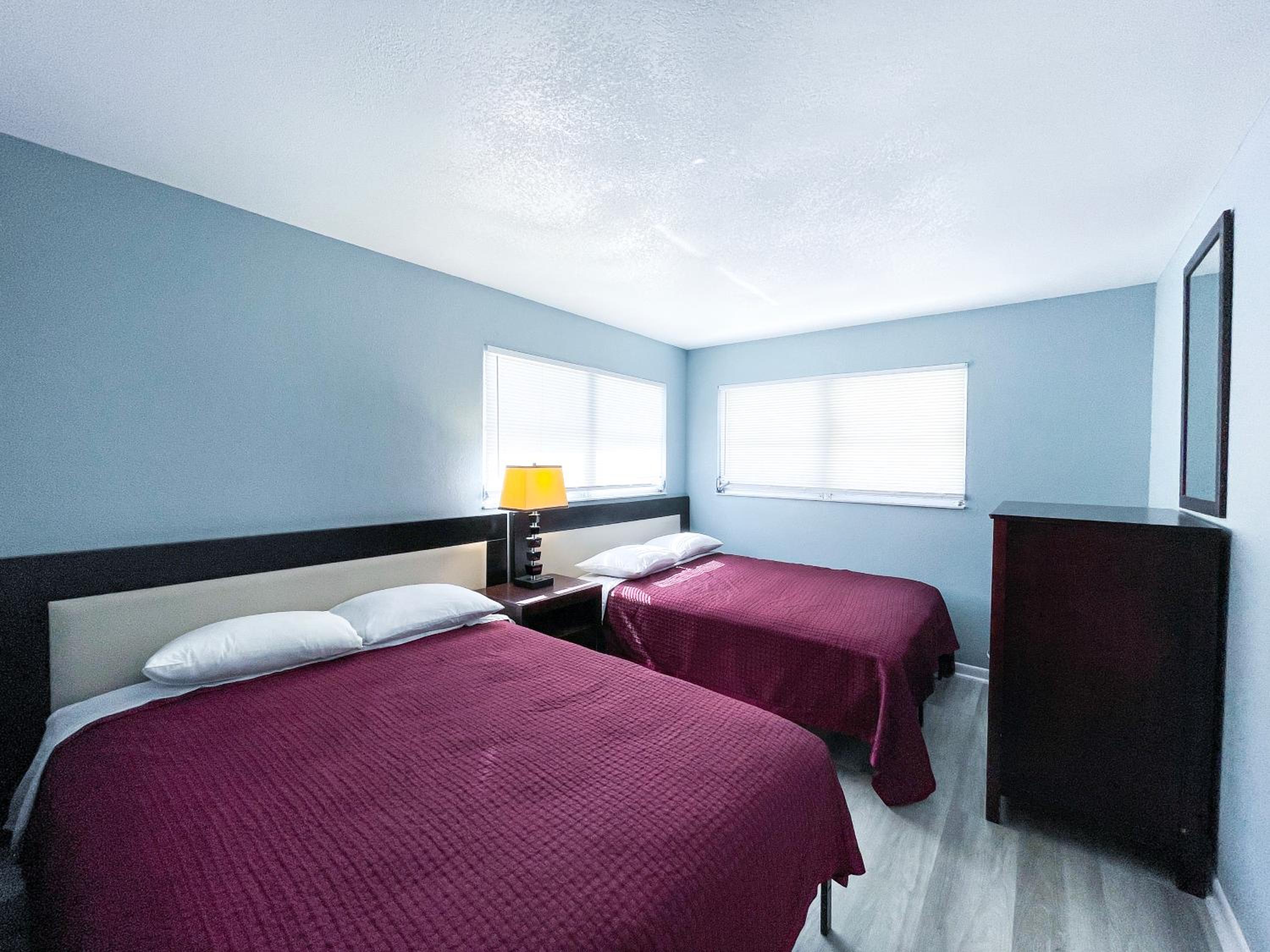 Deluxe Queen Suite