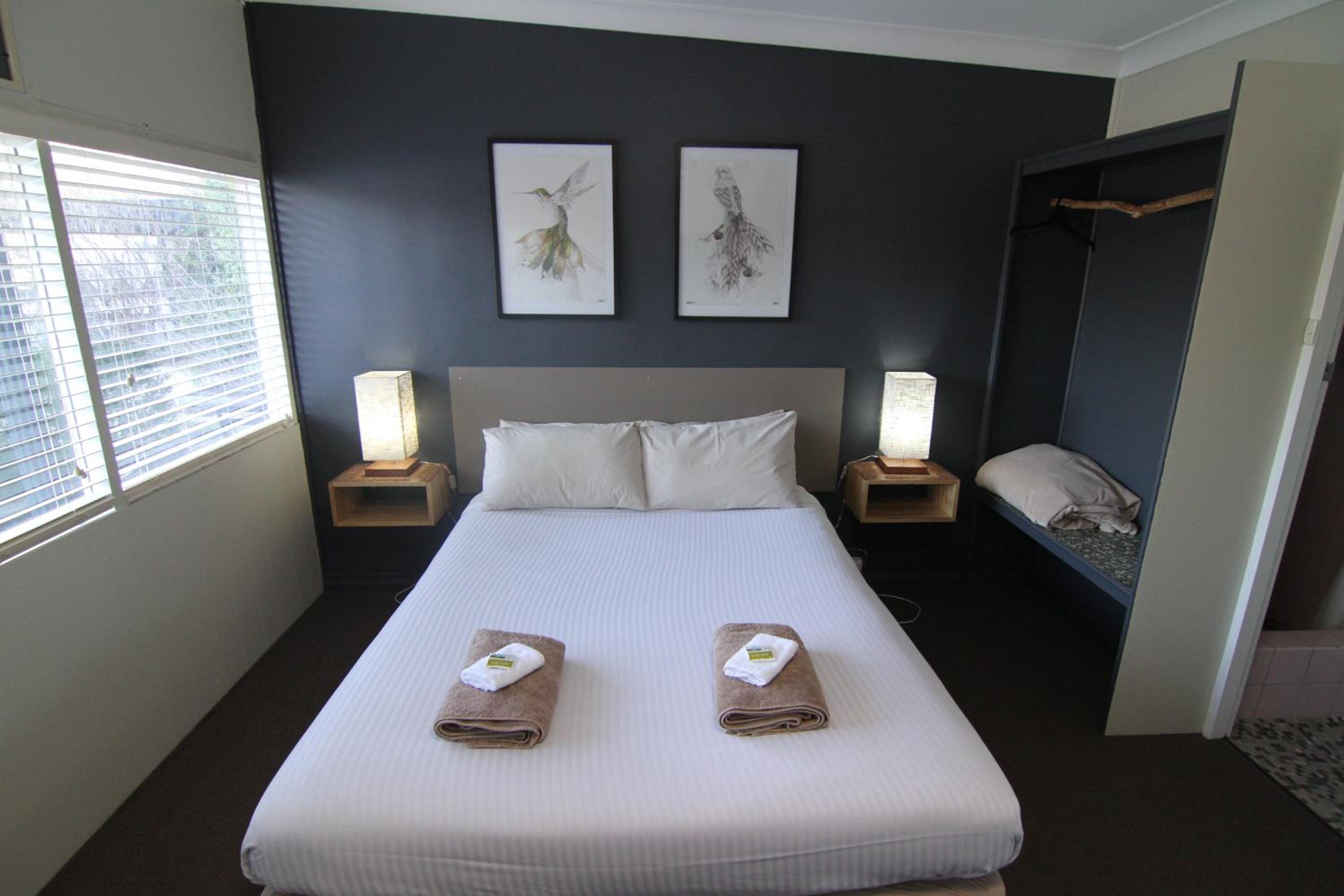 Queen Room photo 2