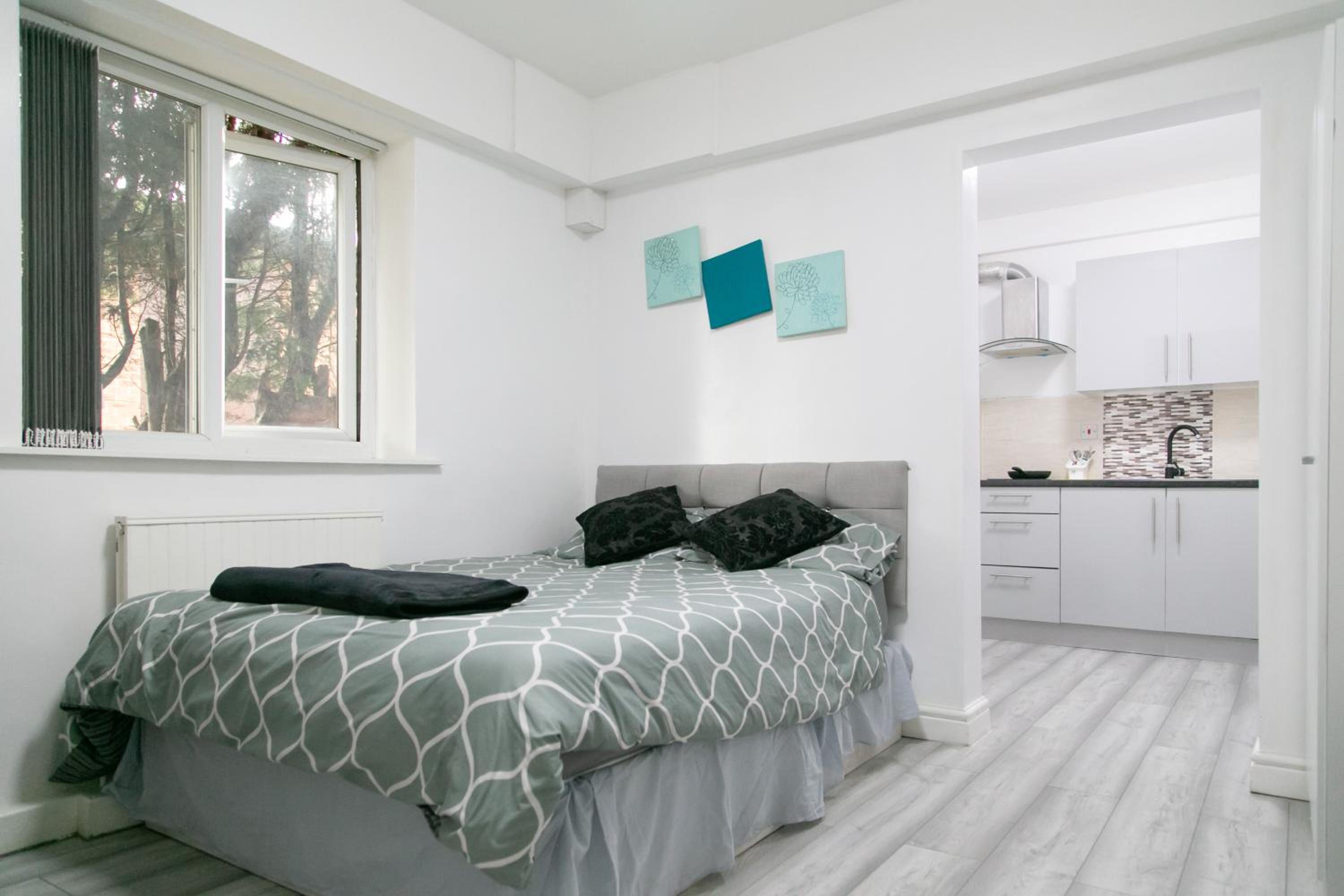 One-Bedroom Apartment photo 2