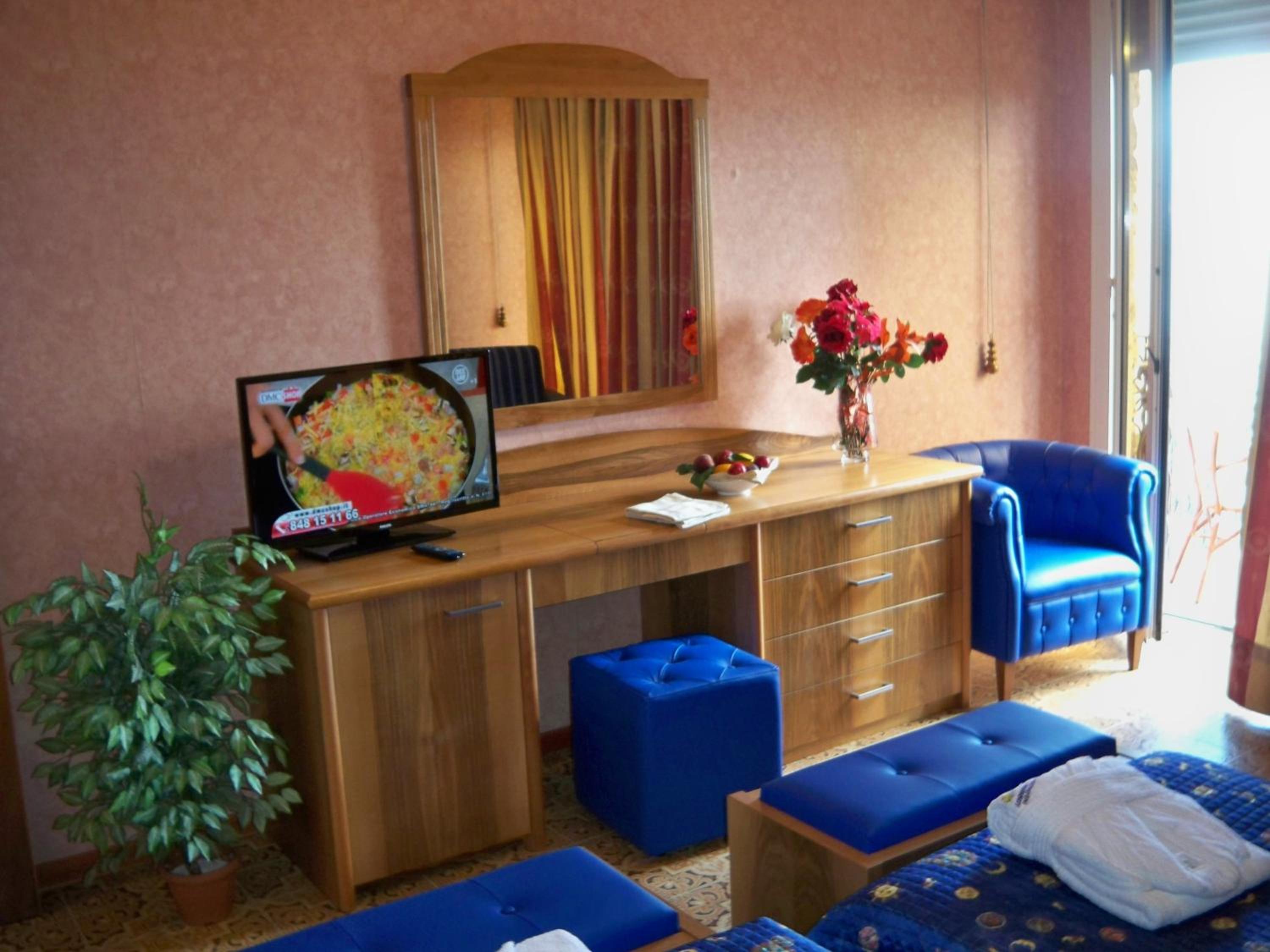 Double or Twin Room with Sea View