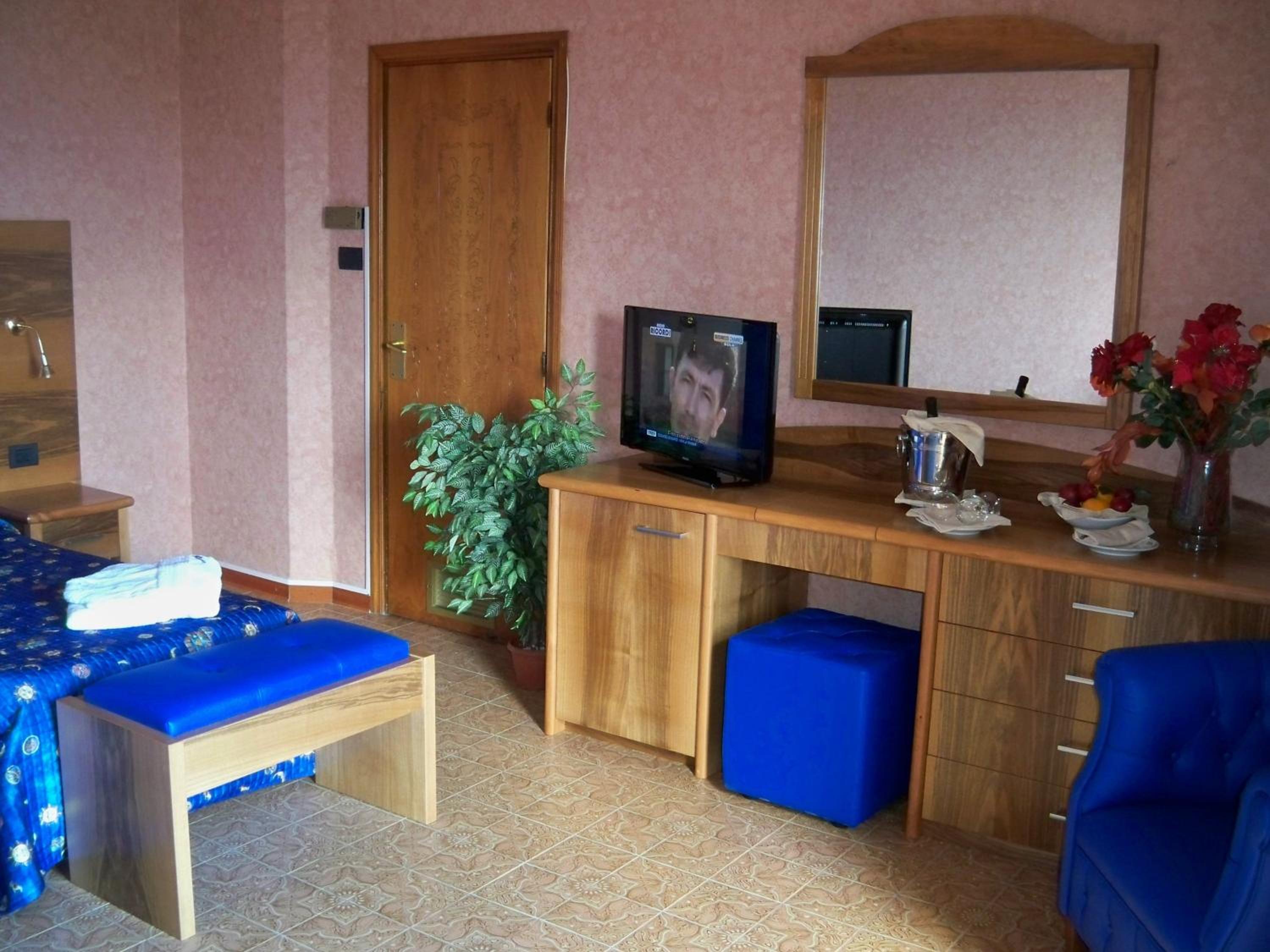 Double or Twin Room - Photo 29