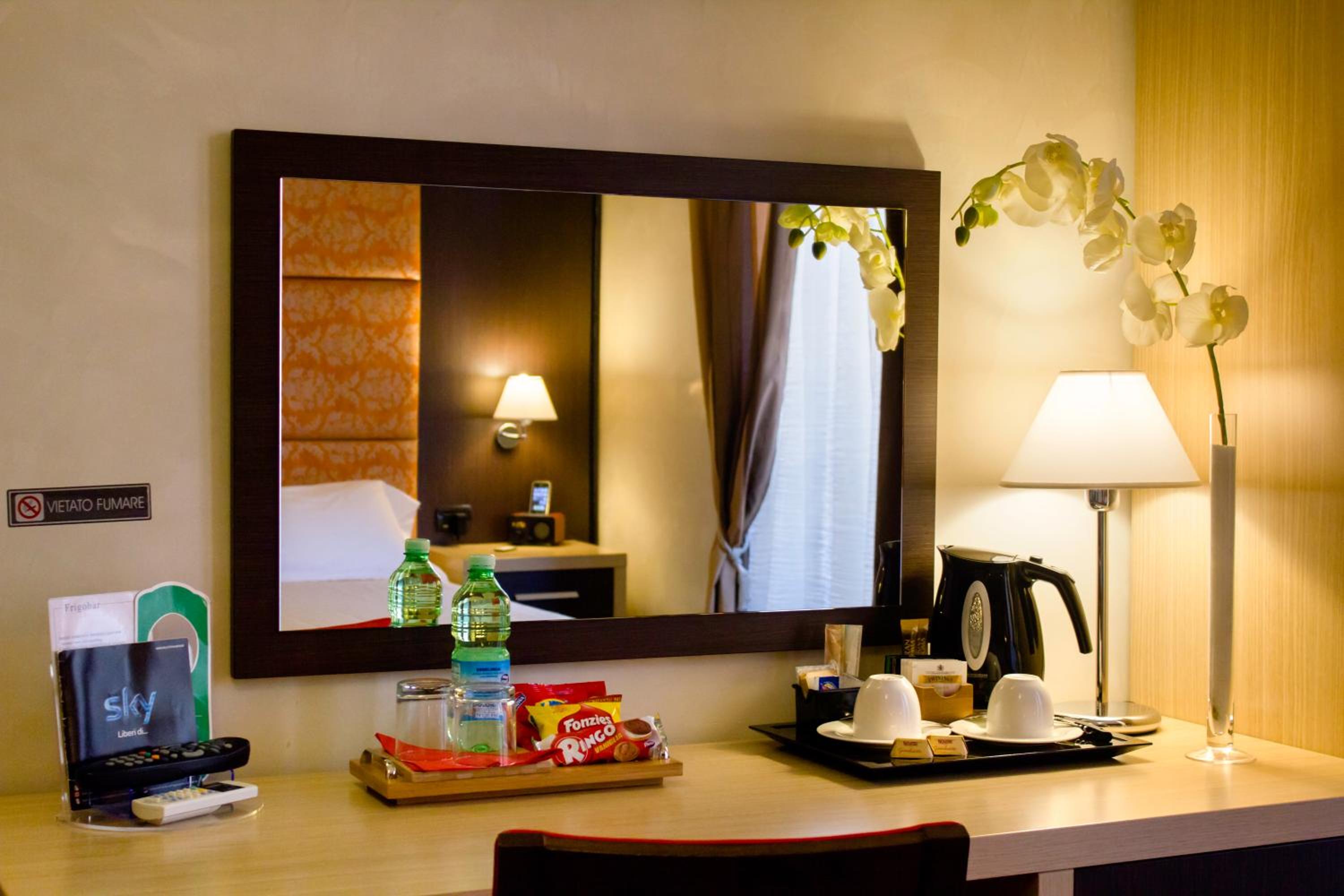 Deluxe Double Room with City View photo 2