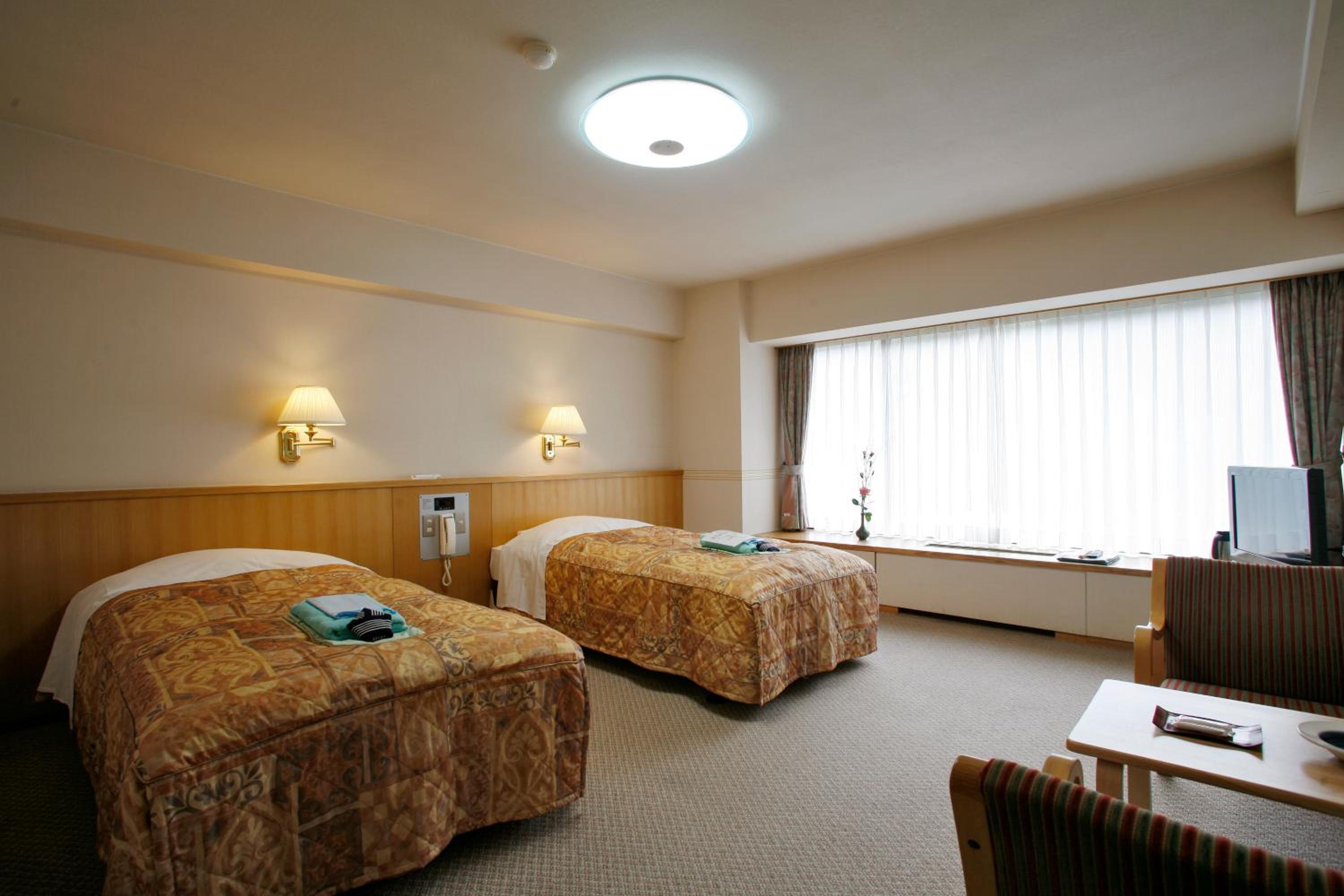 Twin Room - Smoking - Photo 3