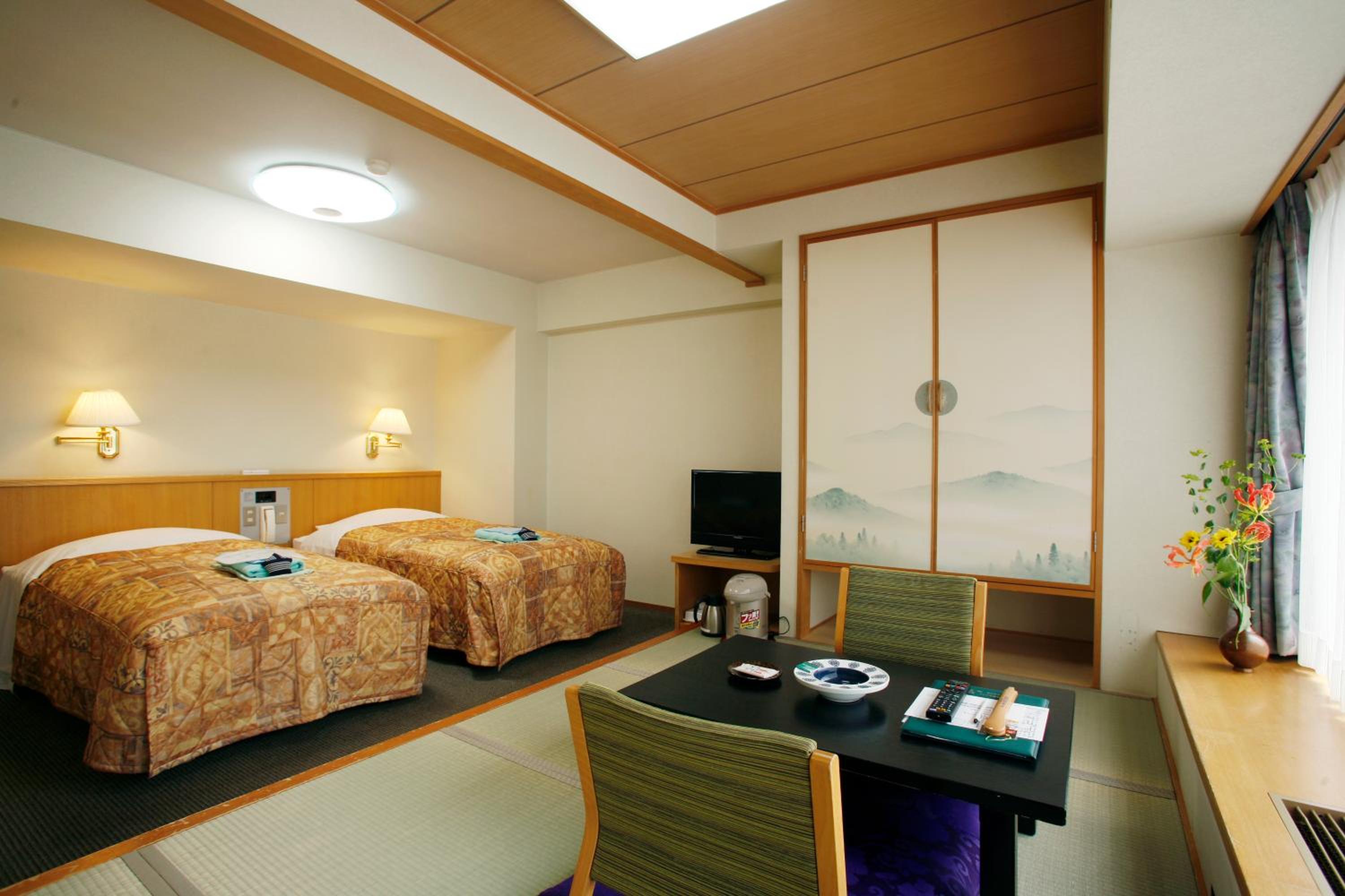 Room with Tatami Area - Smoking