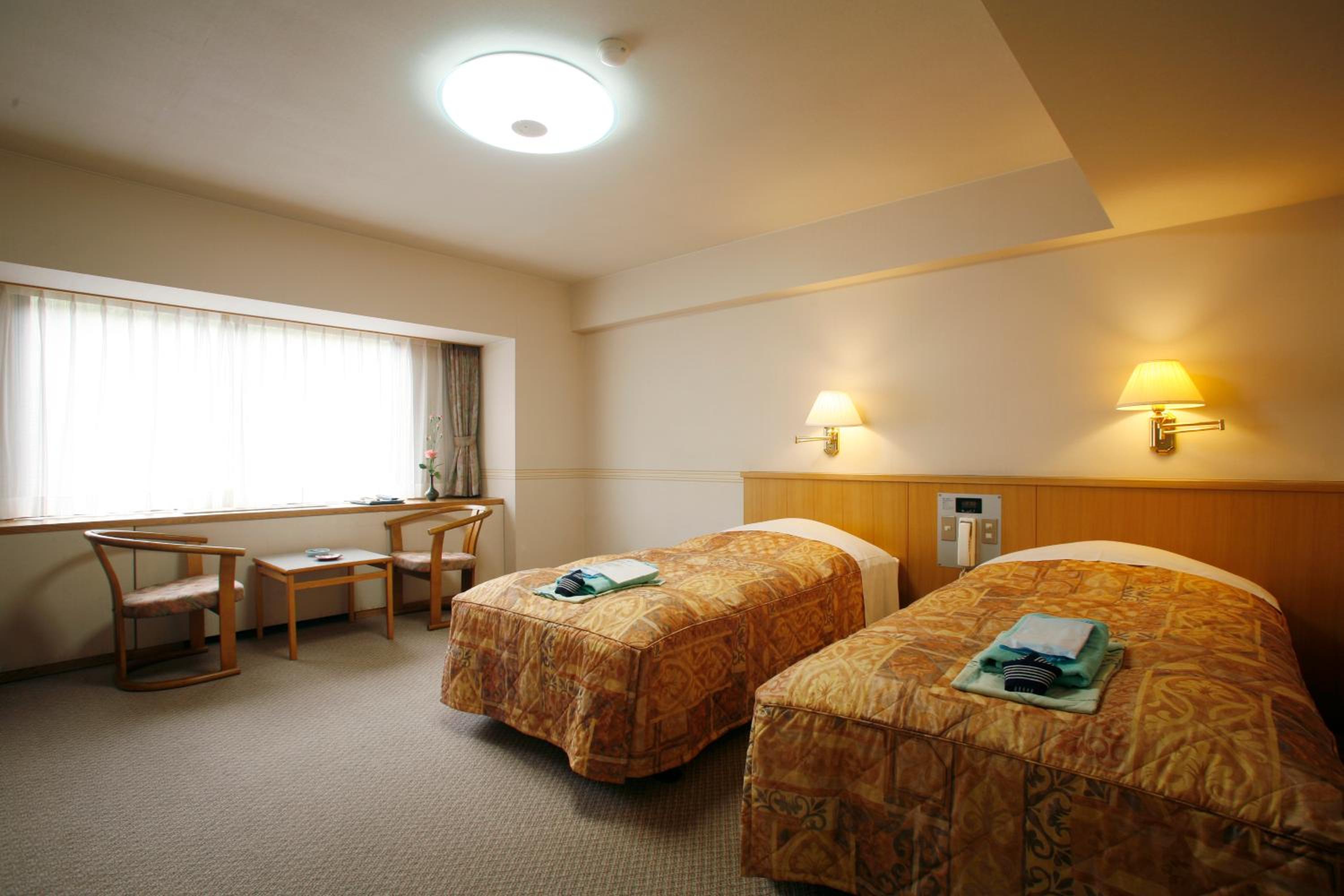 Twin Room - Smoking - Photo 6