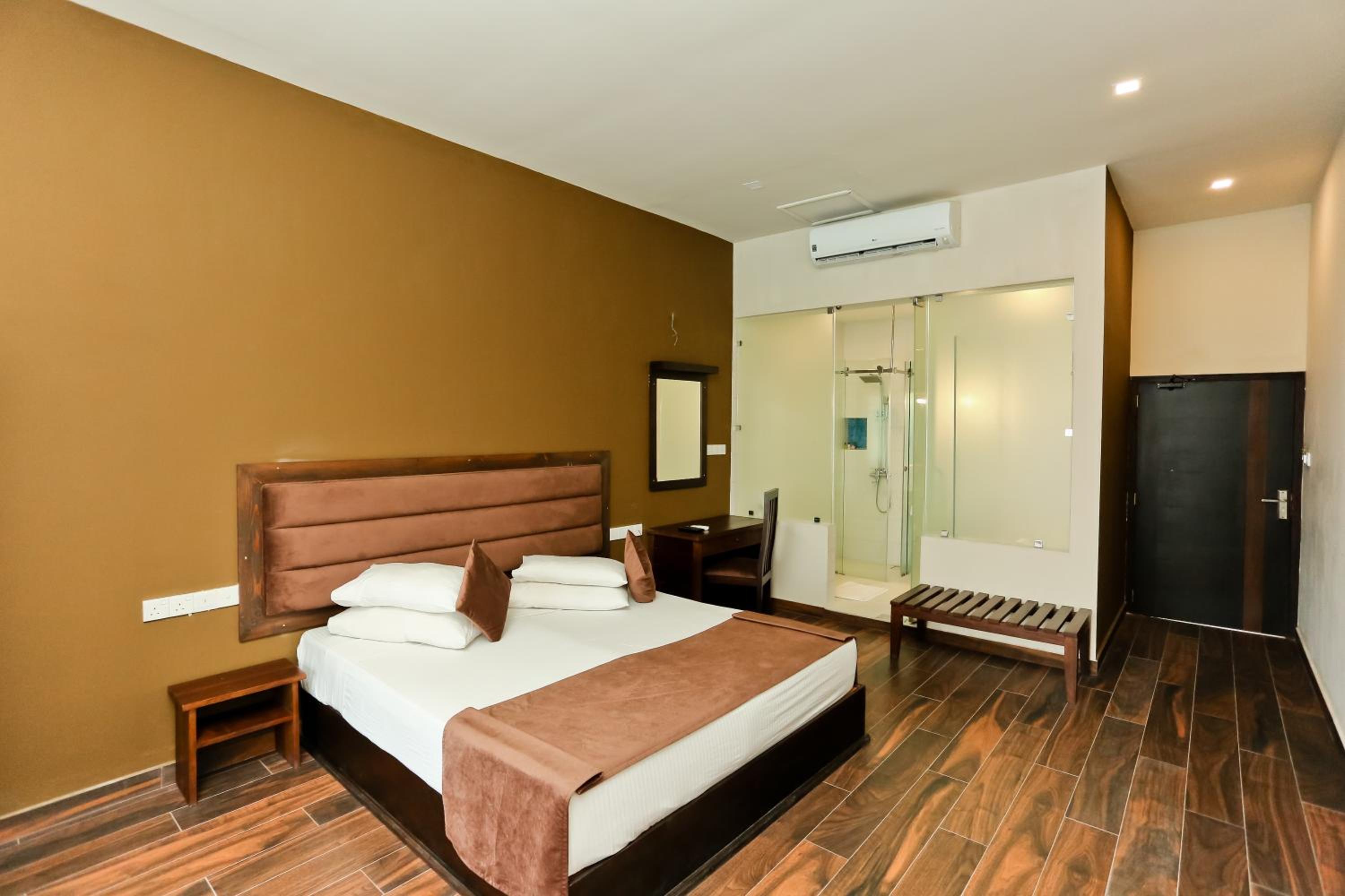 Super Deluxe Room with Balcony,Bath and Sea View - Photo 1