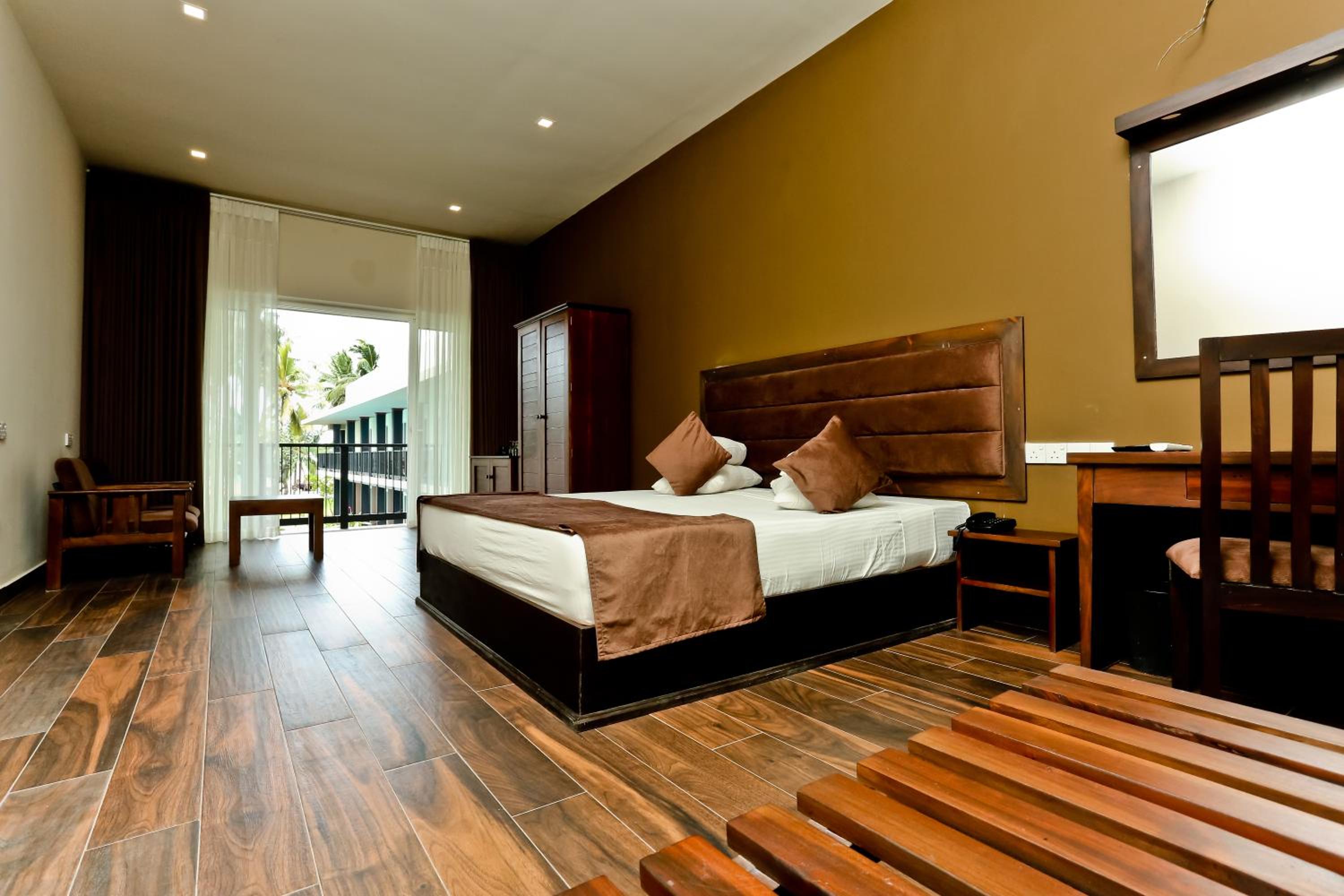 Super Deluxe Room with Balcony,Bath and Sea View - Photo 2