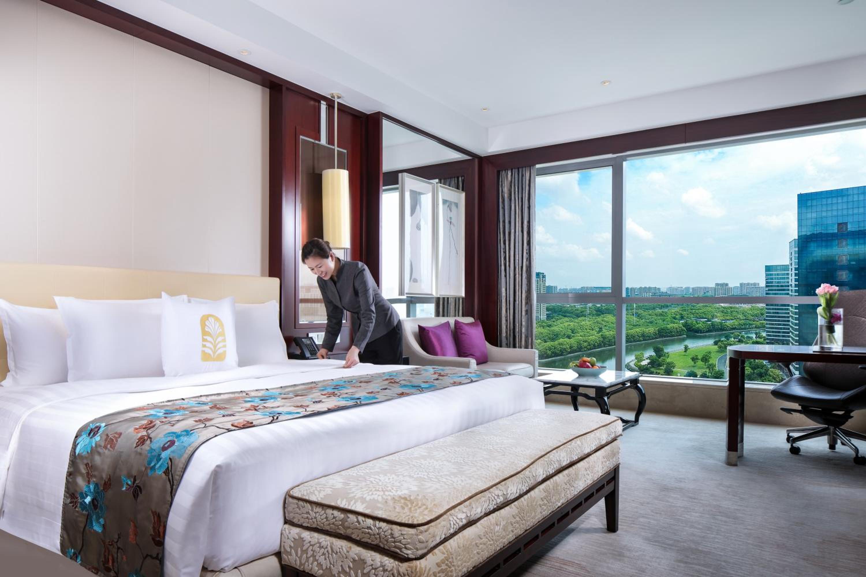 Deluxe king bed room (Reserve at least one week in advance to enjoy two complimentary daily laundry services and a discount voucher for Madr 99 restaurant)