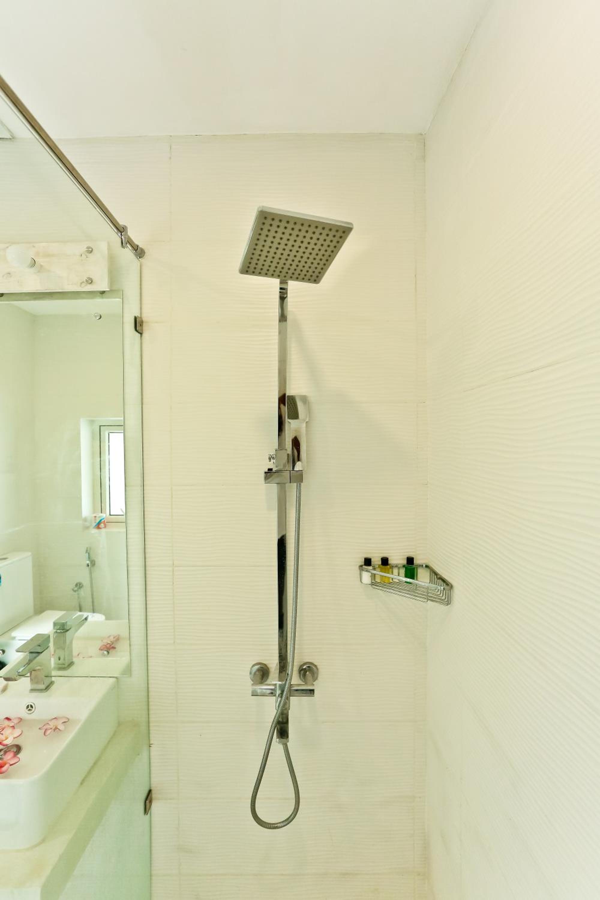 Deluxe Double Room with Balcony / Patio - Photo 12
