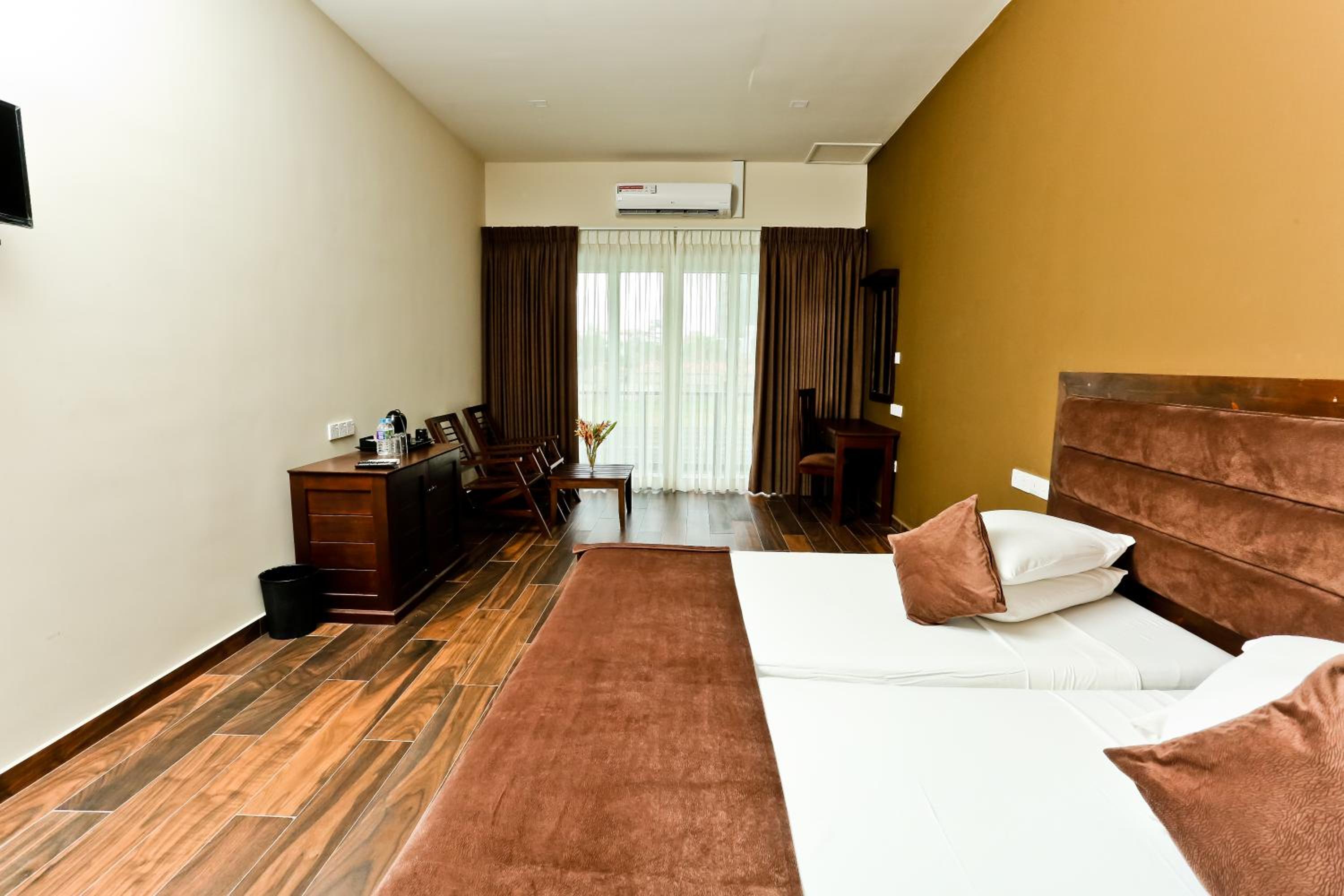 Deluxe Double Room with Balcony / Patio - Photo 2