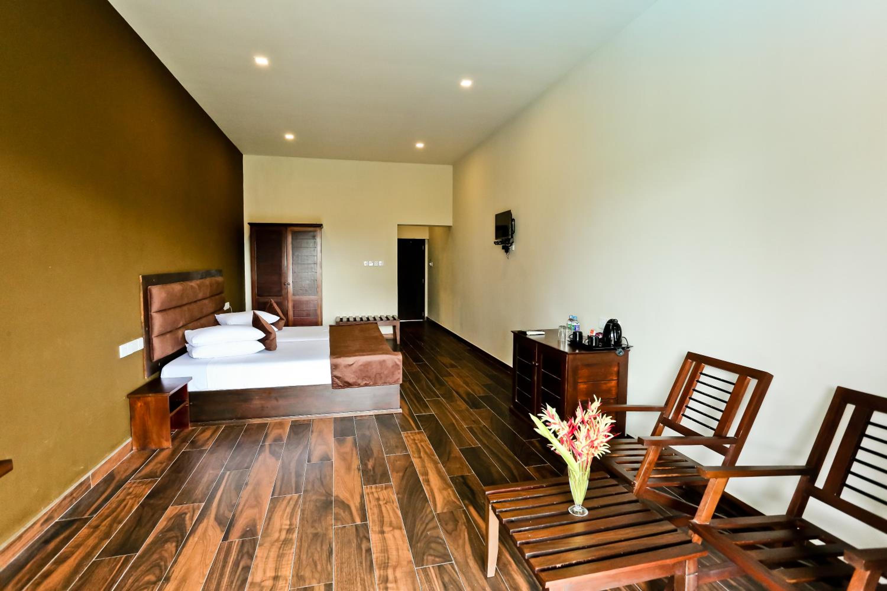 Deluxe Double Room with Balcony / Patio - Photo 1
