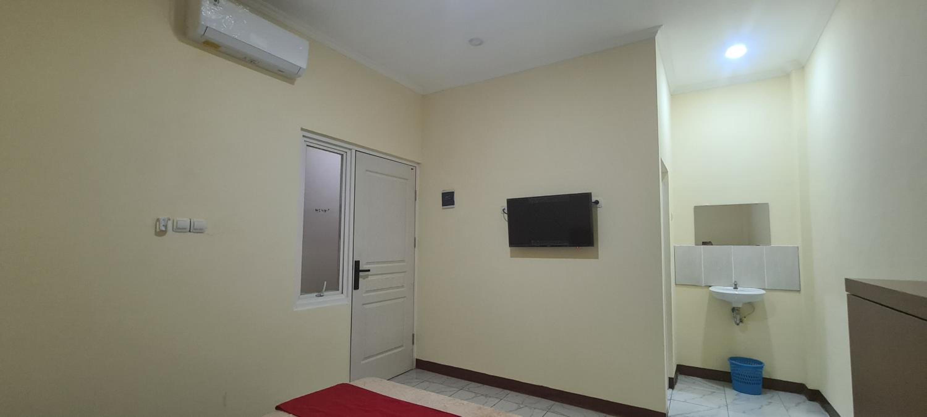 Deluxe Room - Photo 13