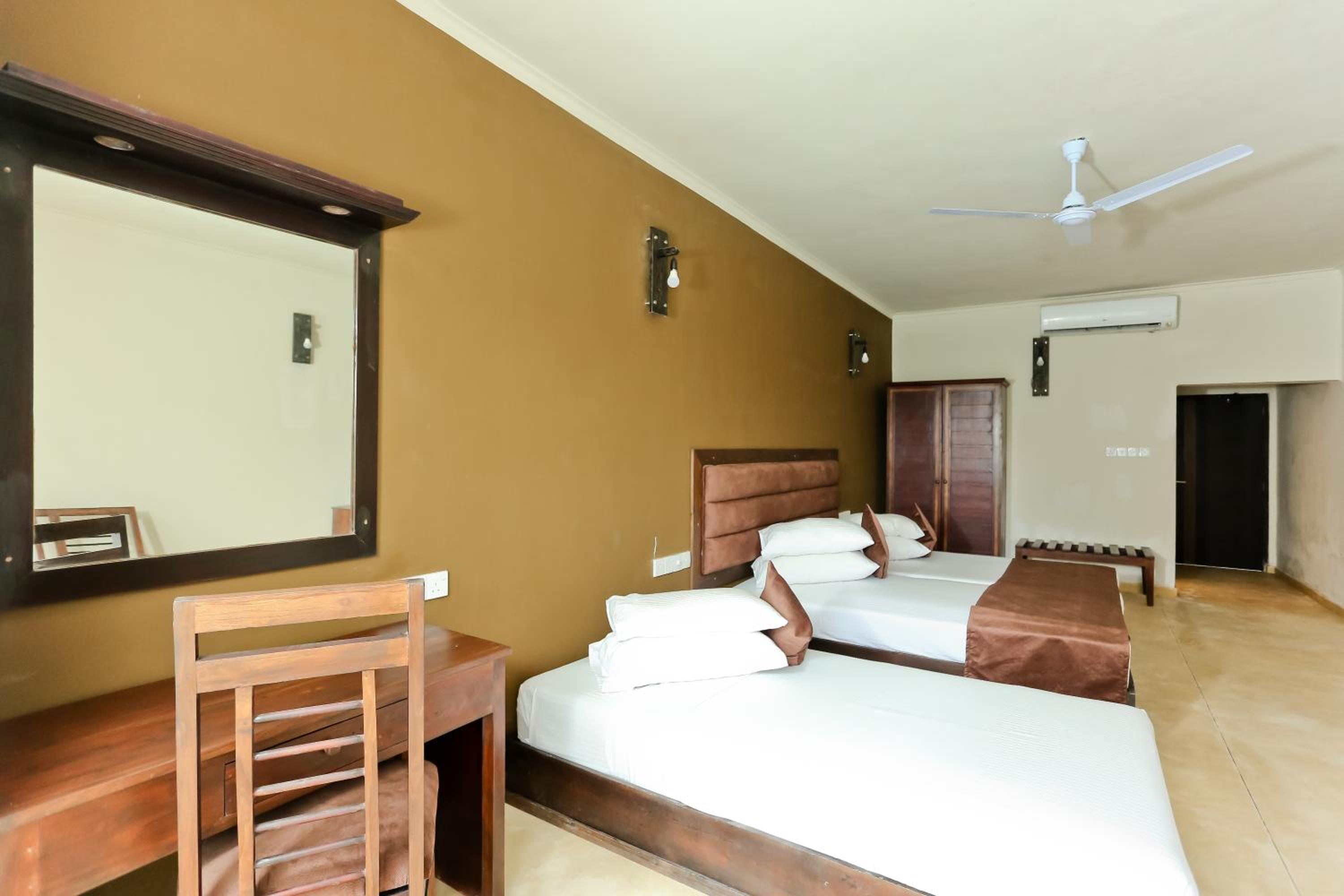 Deluxe Double Room with Balcony / Patio - Photo 7