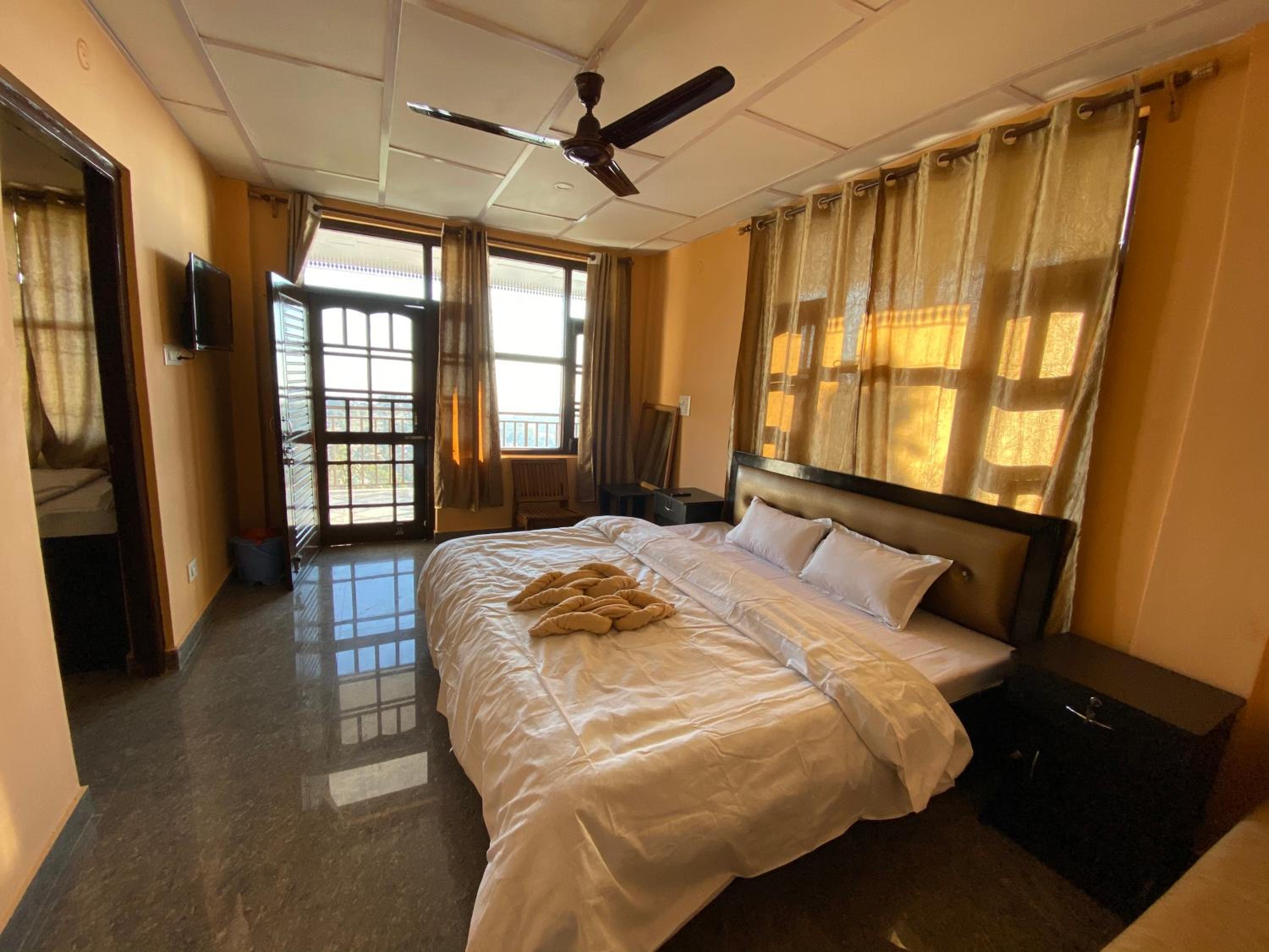 Double or Twin Room photo 3