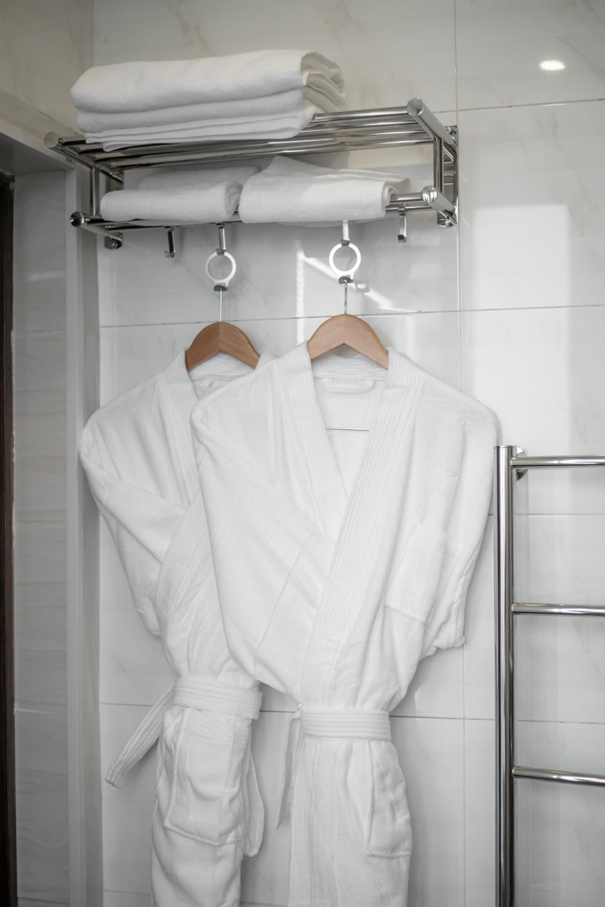 Standard Double Room - Photo 9