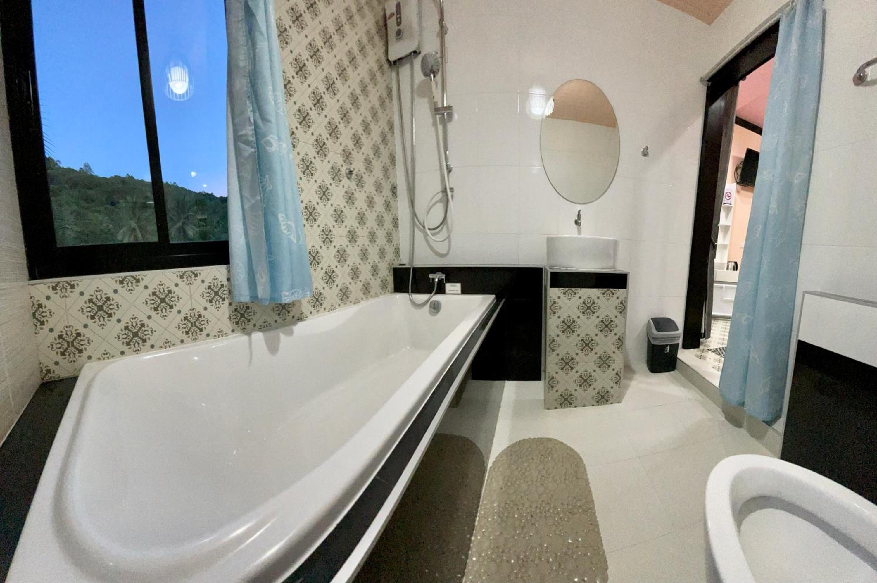 Deluxe Double Room with Bath photo 2