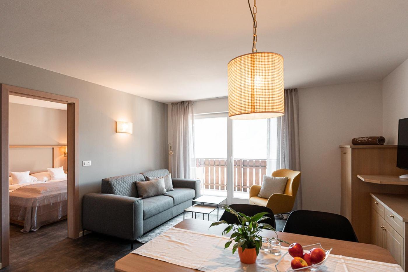 Superior Two-Bedroom Apartment with panoramic and Mountain View - Poolseite