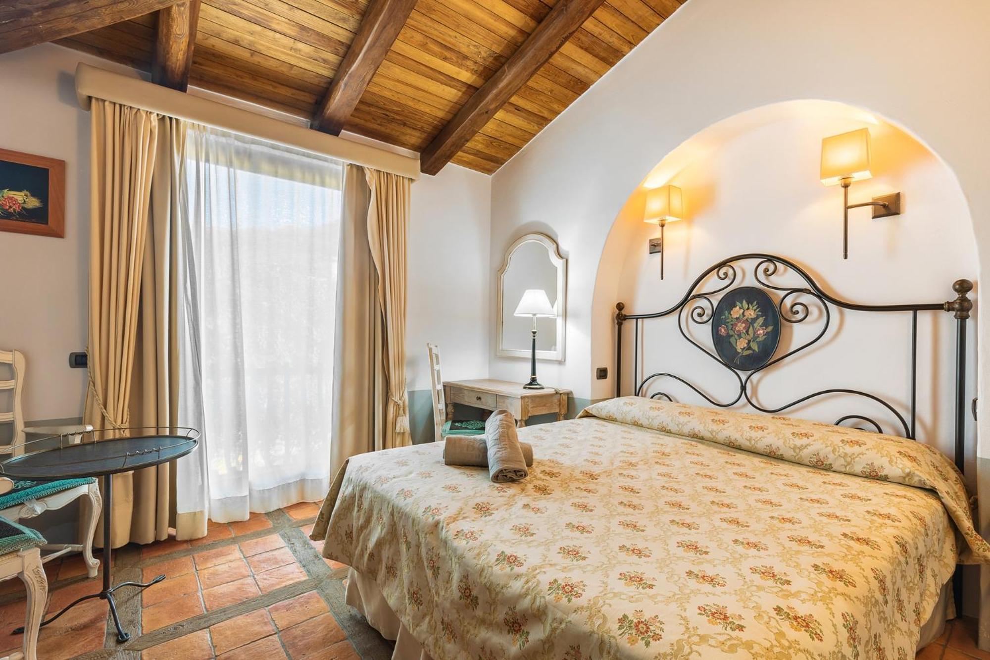 Classic Double Room with Garden View