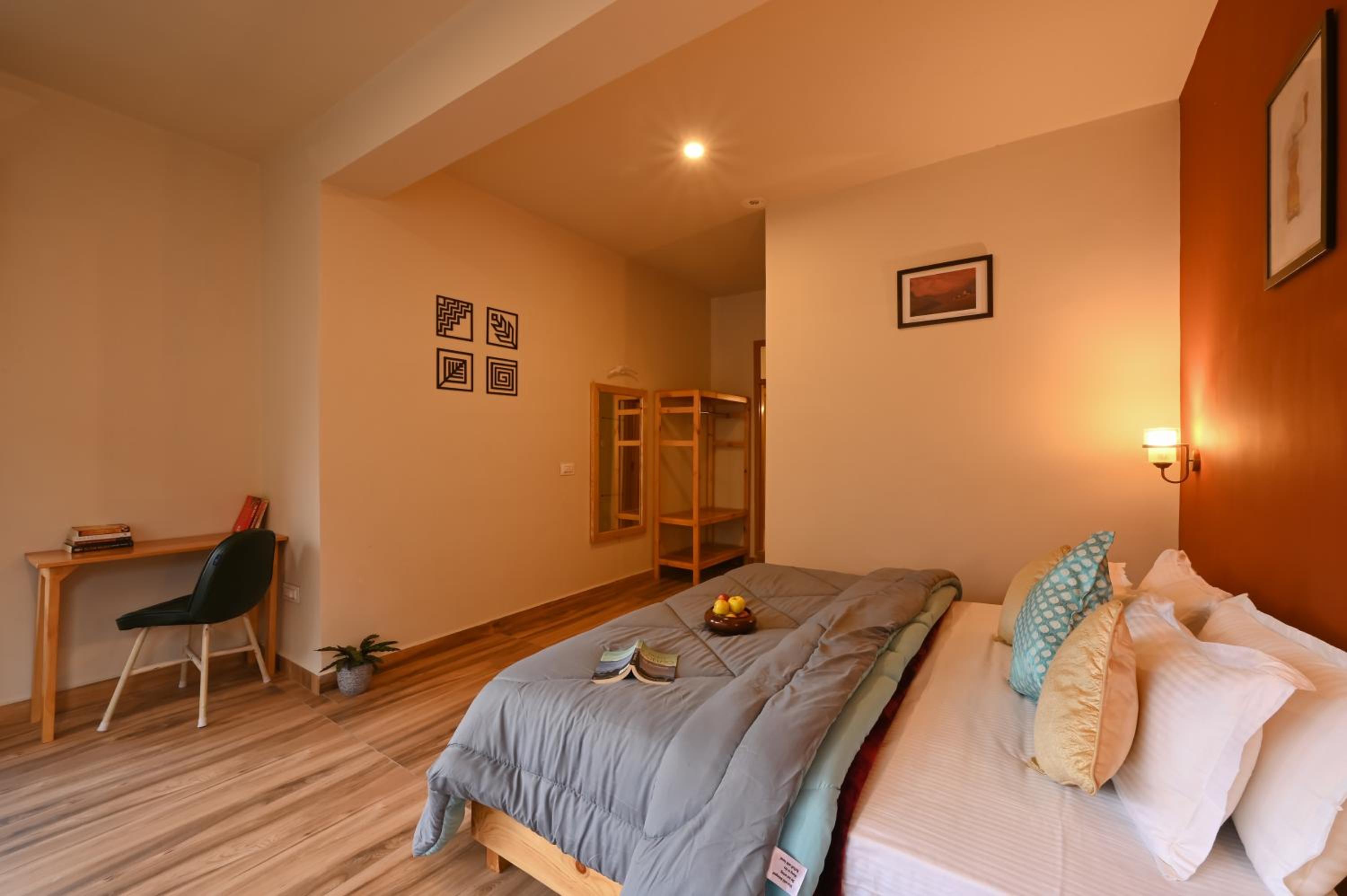 Deluxe Room - Photo 11