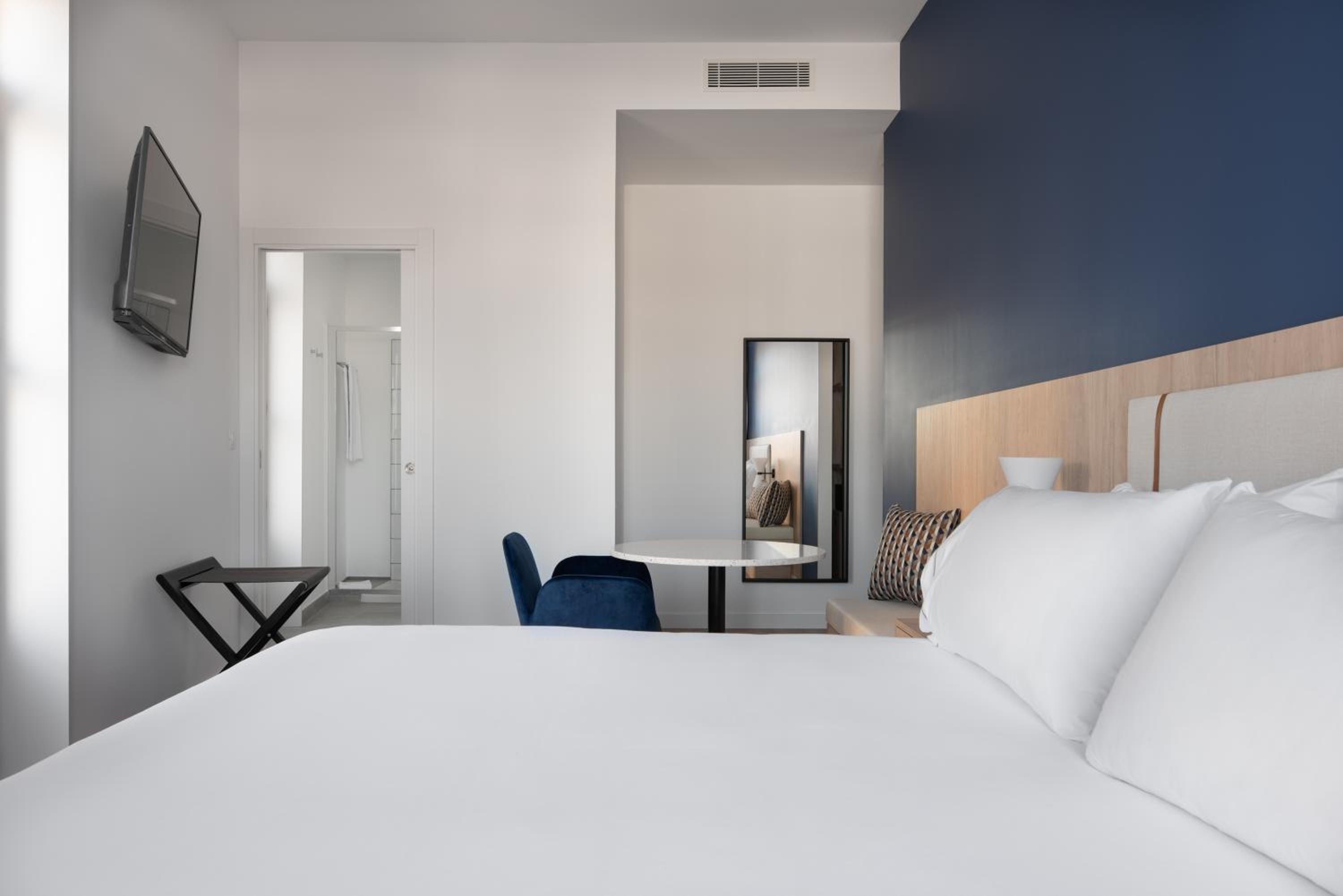 Premium Double Room with Sea View - Photo 3