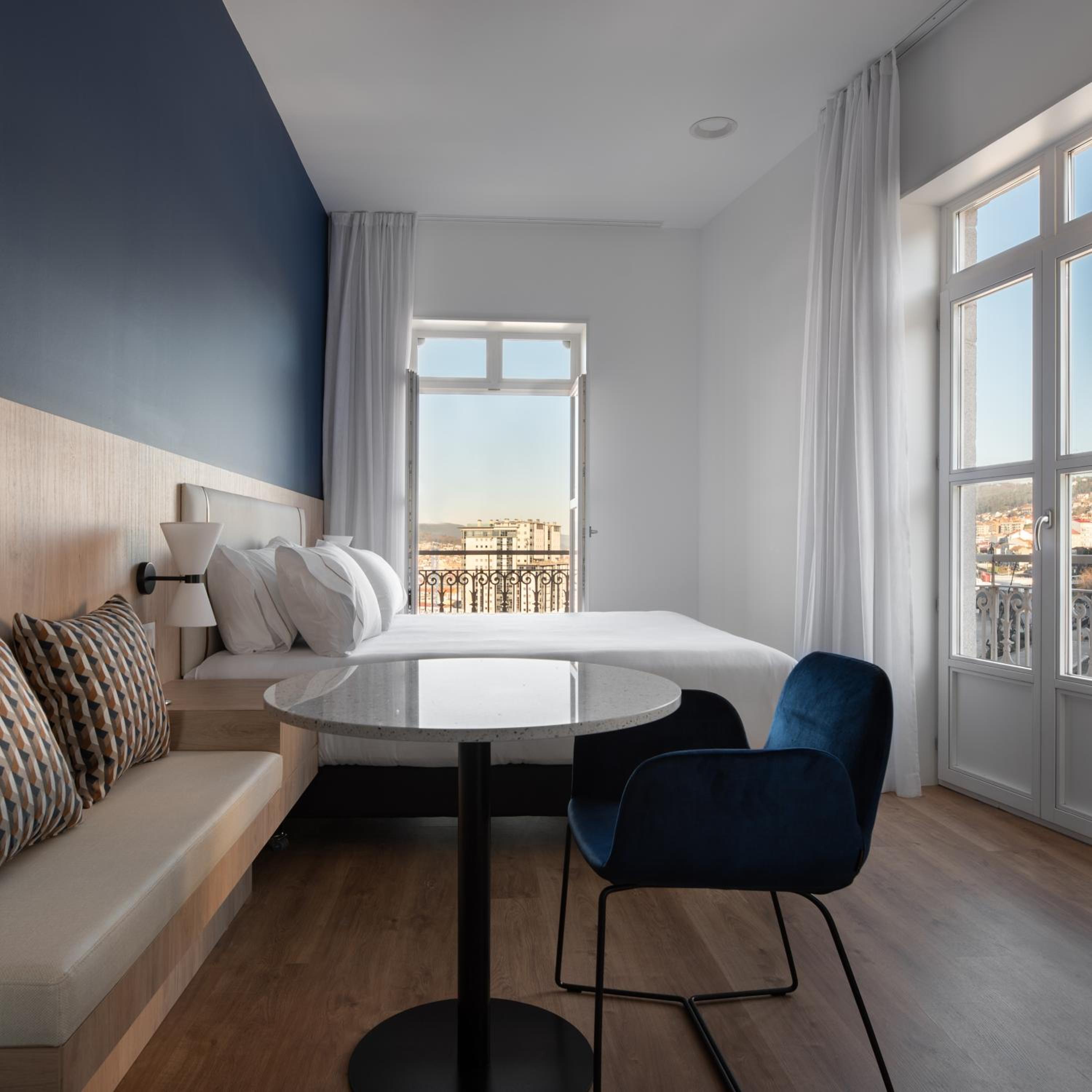 Premium Double Room with Sea View - Photo 2