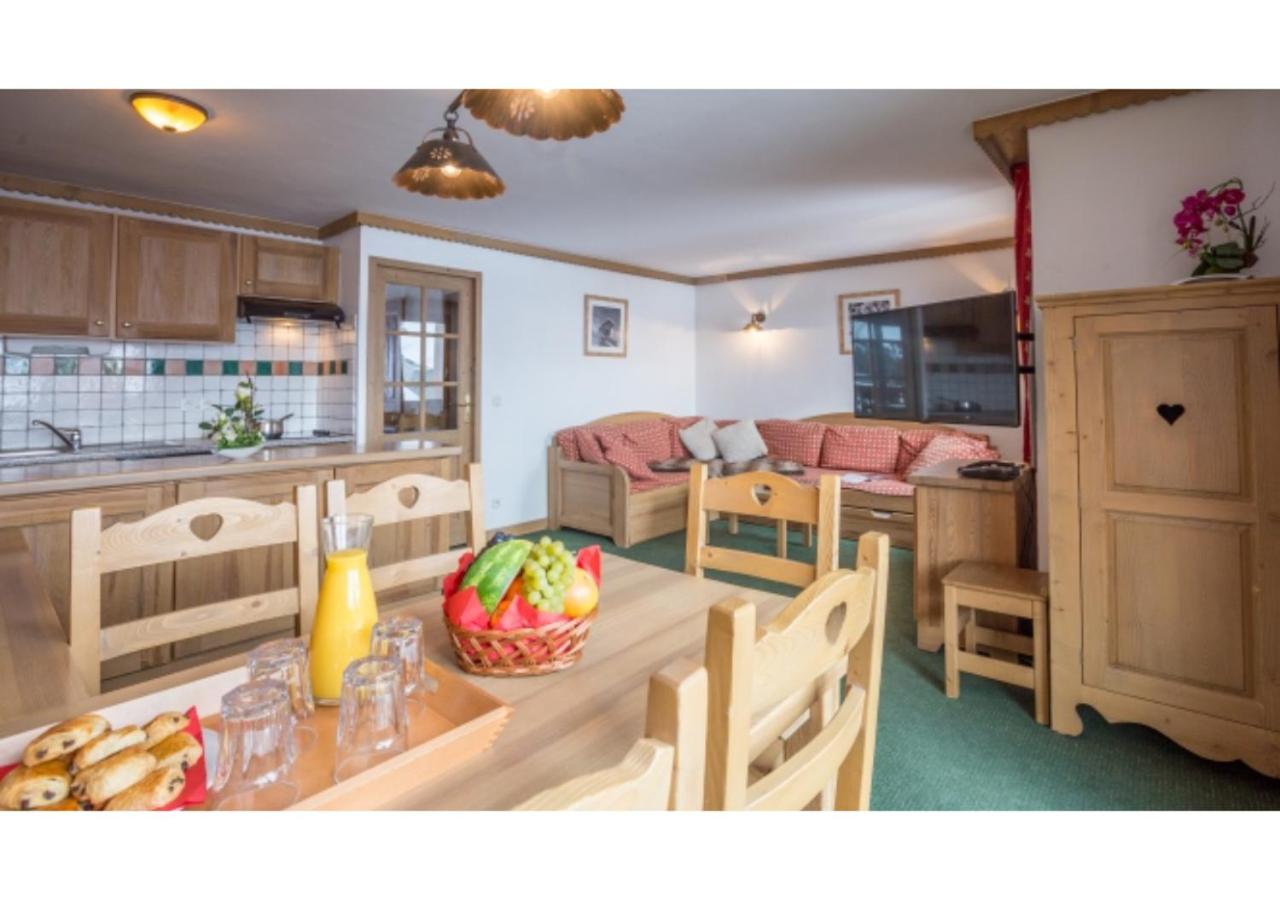 6 Room Apartment 12 People