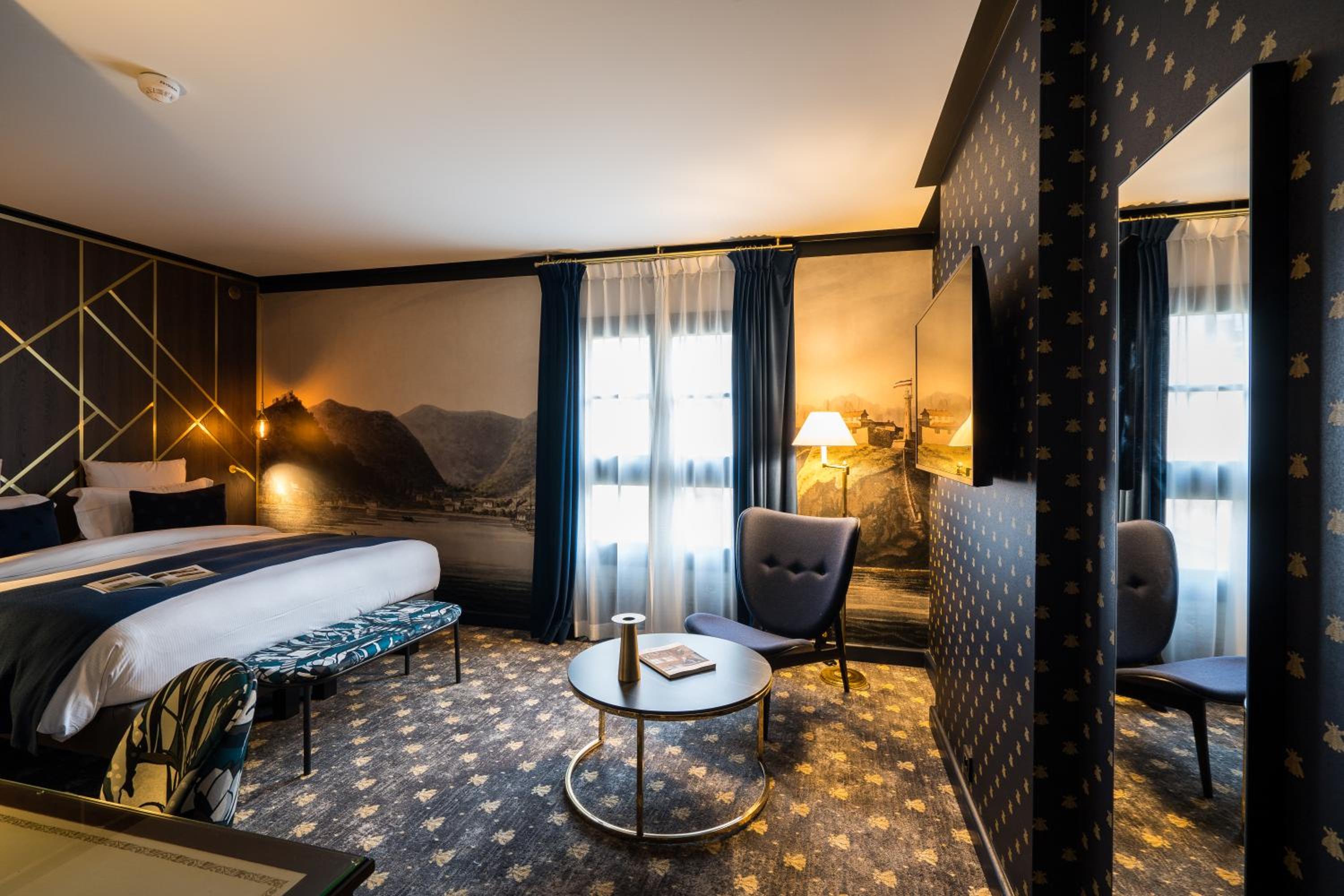 Superior King Room with Courtyard View photo 3