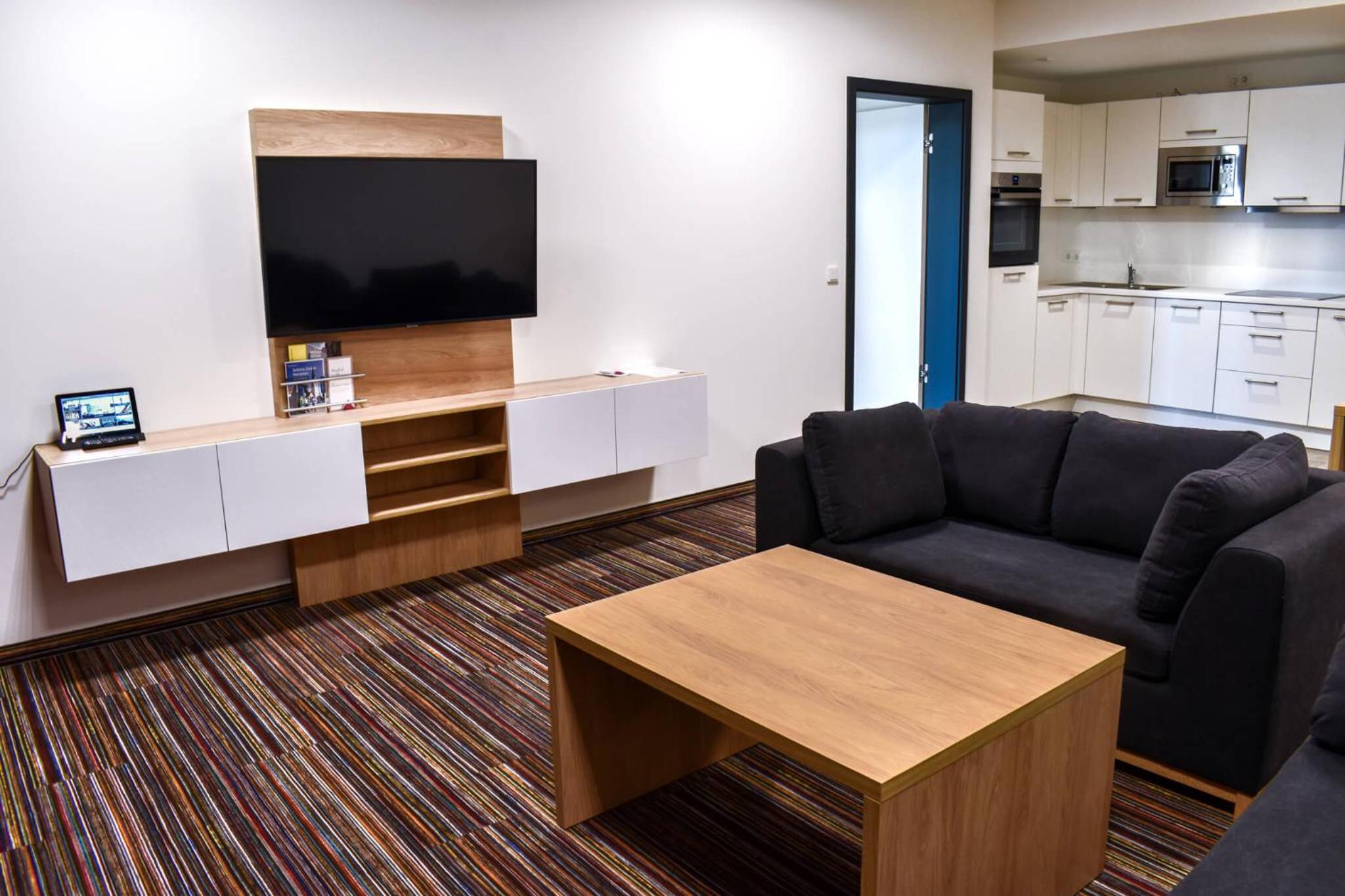 Suite with Balcony - Photo 7