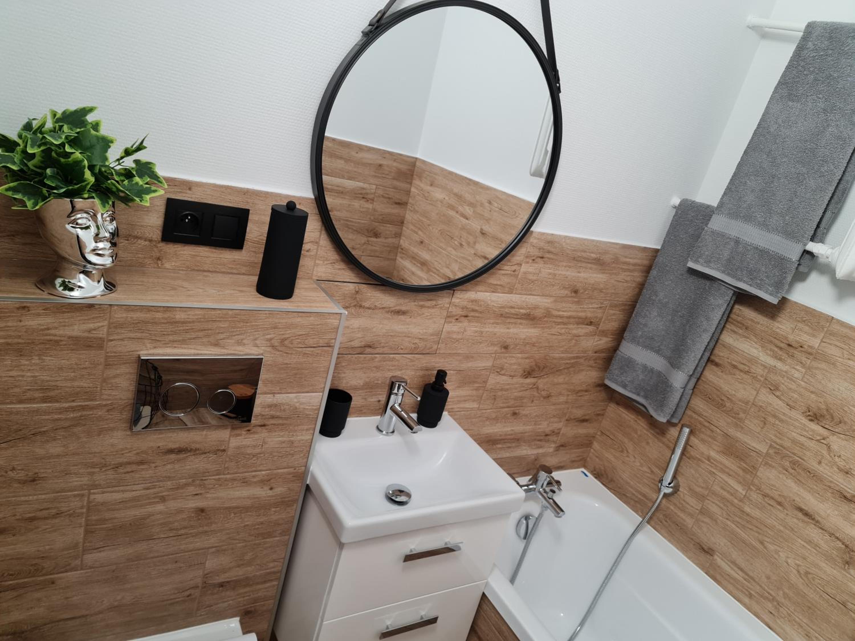 One-Bedroom Apartment - Photo 3