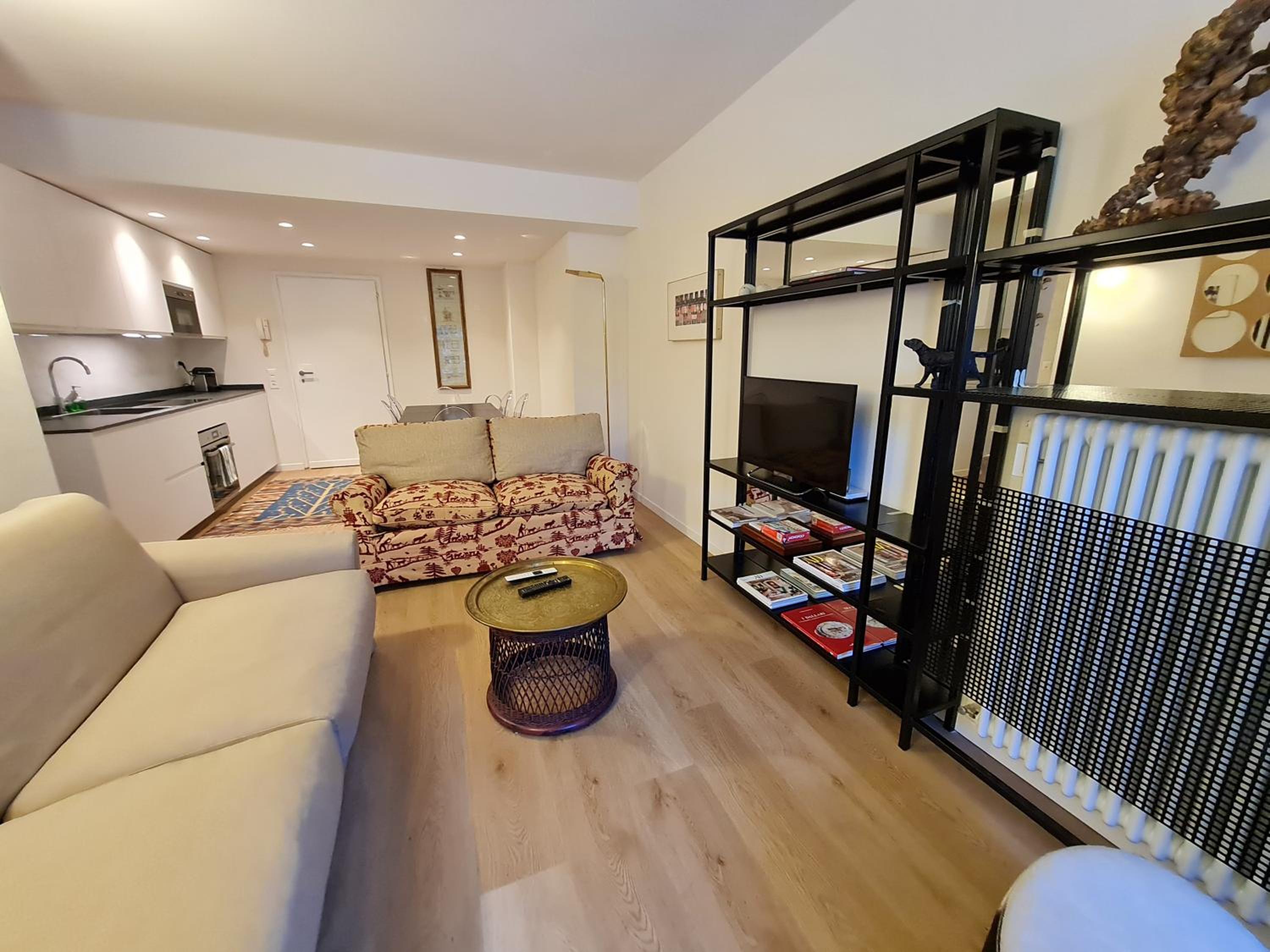 Two-Bedroom Apartment - Photo 31