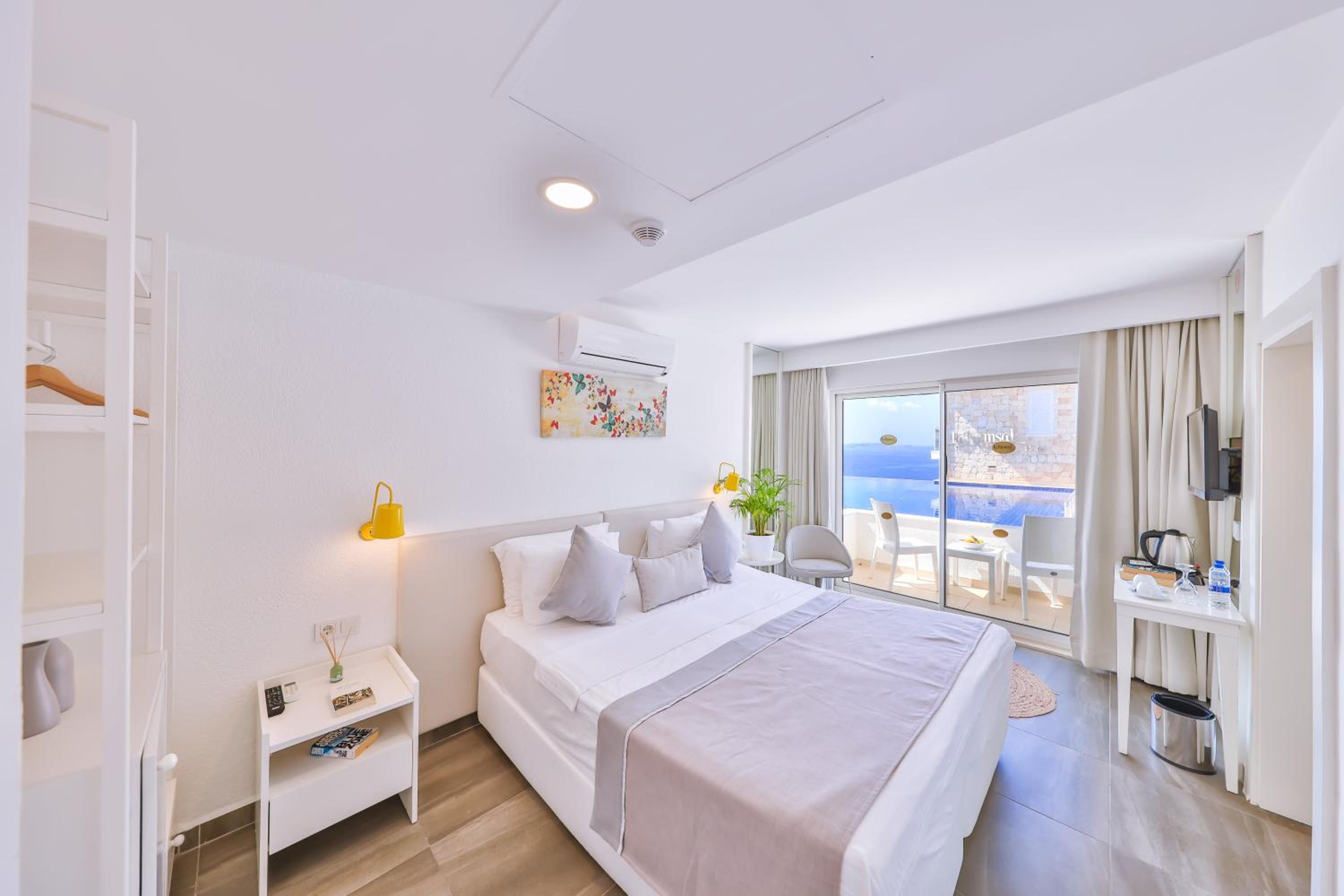 Chambre Double ou Lits Jumeaux - Vue Latérale sur Mer